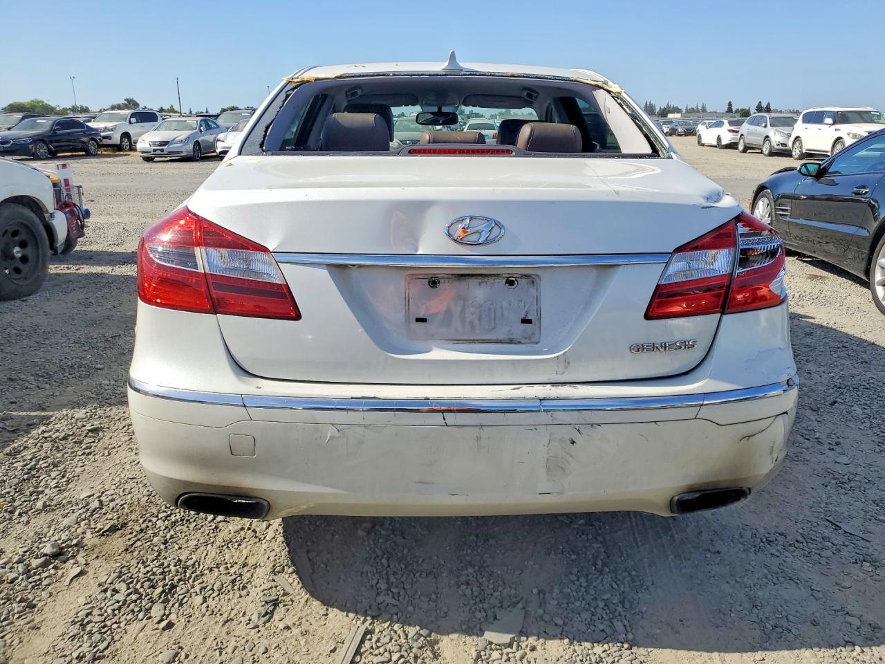 2013 Hyundai Genesis 3.8l White vin: KMHGC4DD1DU227735
