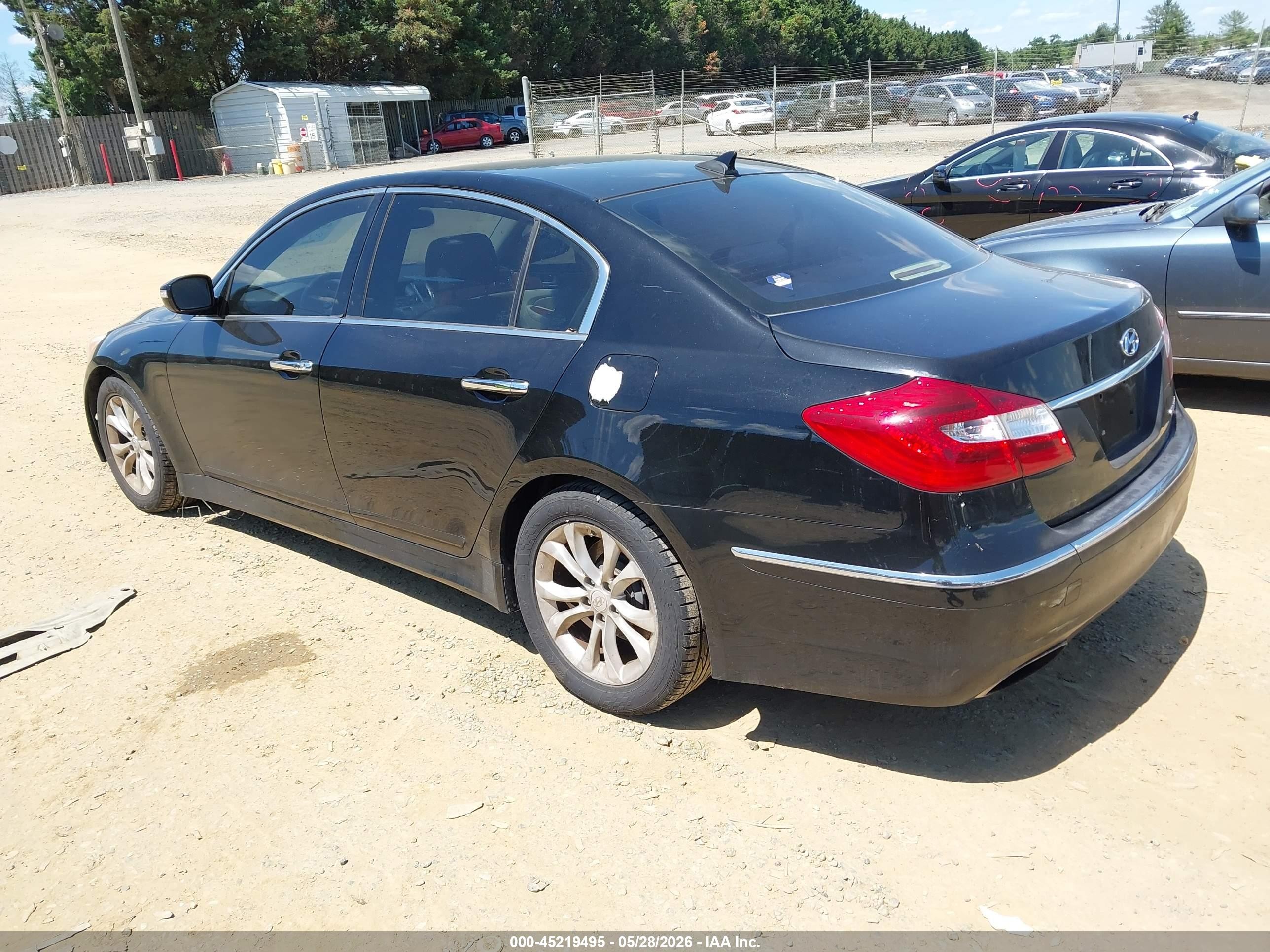 2013 Hyundai Genesis 3.8 Black vin: KMHGC4DD1DU233521