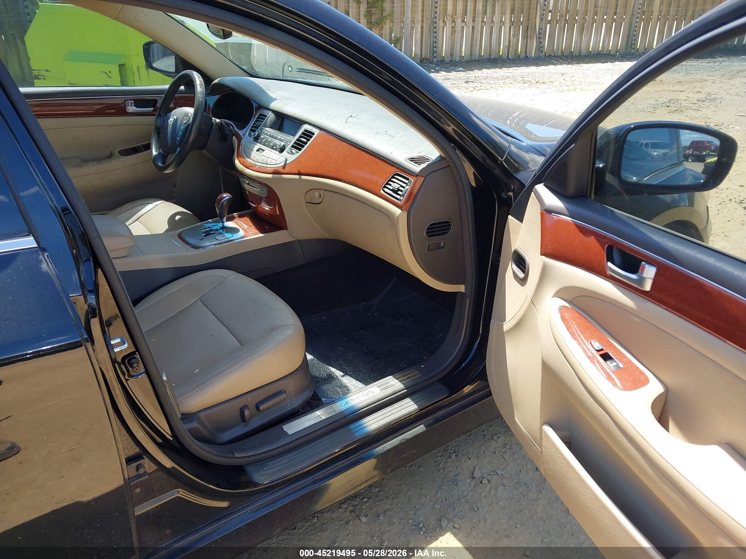 2013 Hyundai Genesis 3.8 Black vin: KMHGC4DD1DU233521