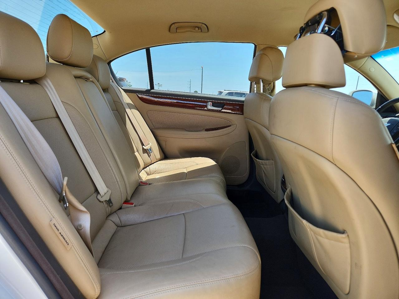 2013 Hyundai Genesis 3.8l White vin: KMHGC4DD1DU245393