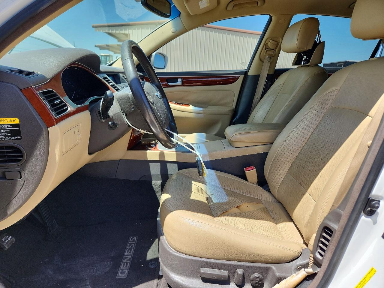 2013 Hyundai Genesis 3.8l White vin: KMHGC4DD1DU245393