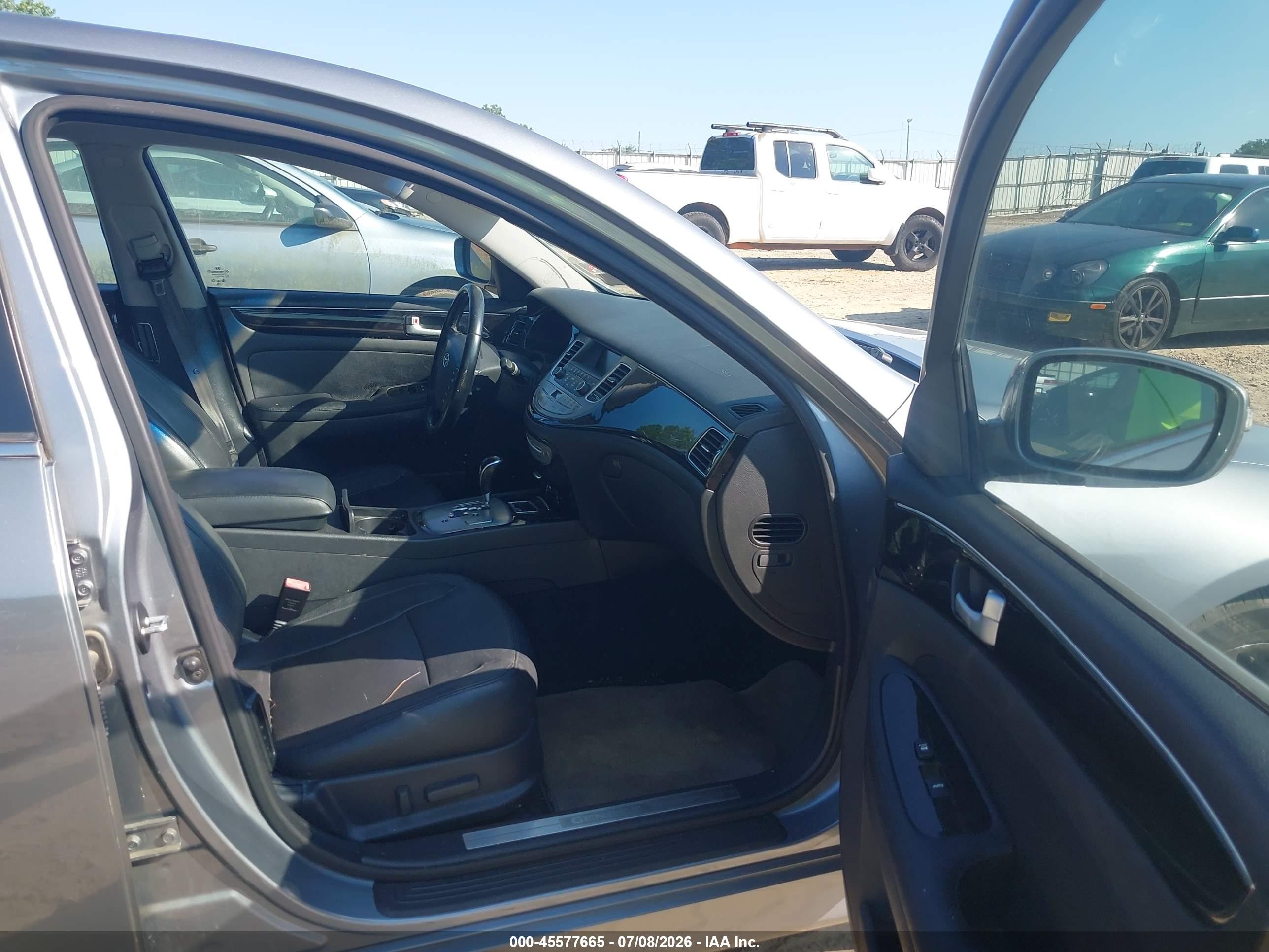 2014 Hyundai Genesis 3.8 Gray vin: KMHGC4DD1EU260025