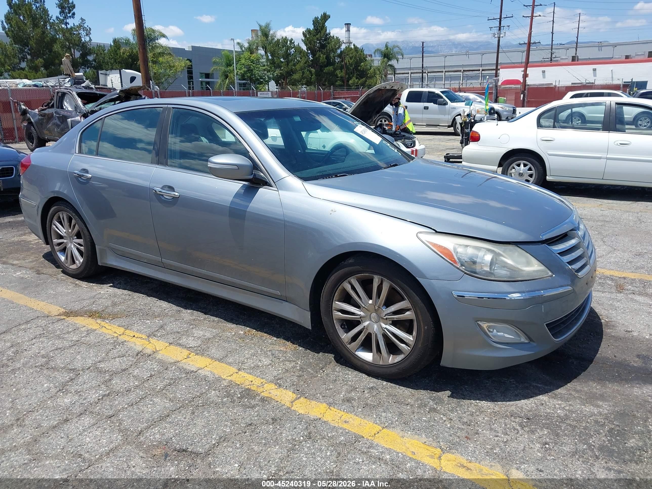 2014 Hyundai Genesis 3.8 Gray vin: KMHGC4DD1EU263152
