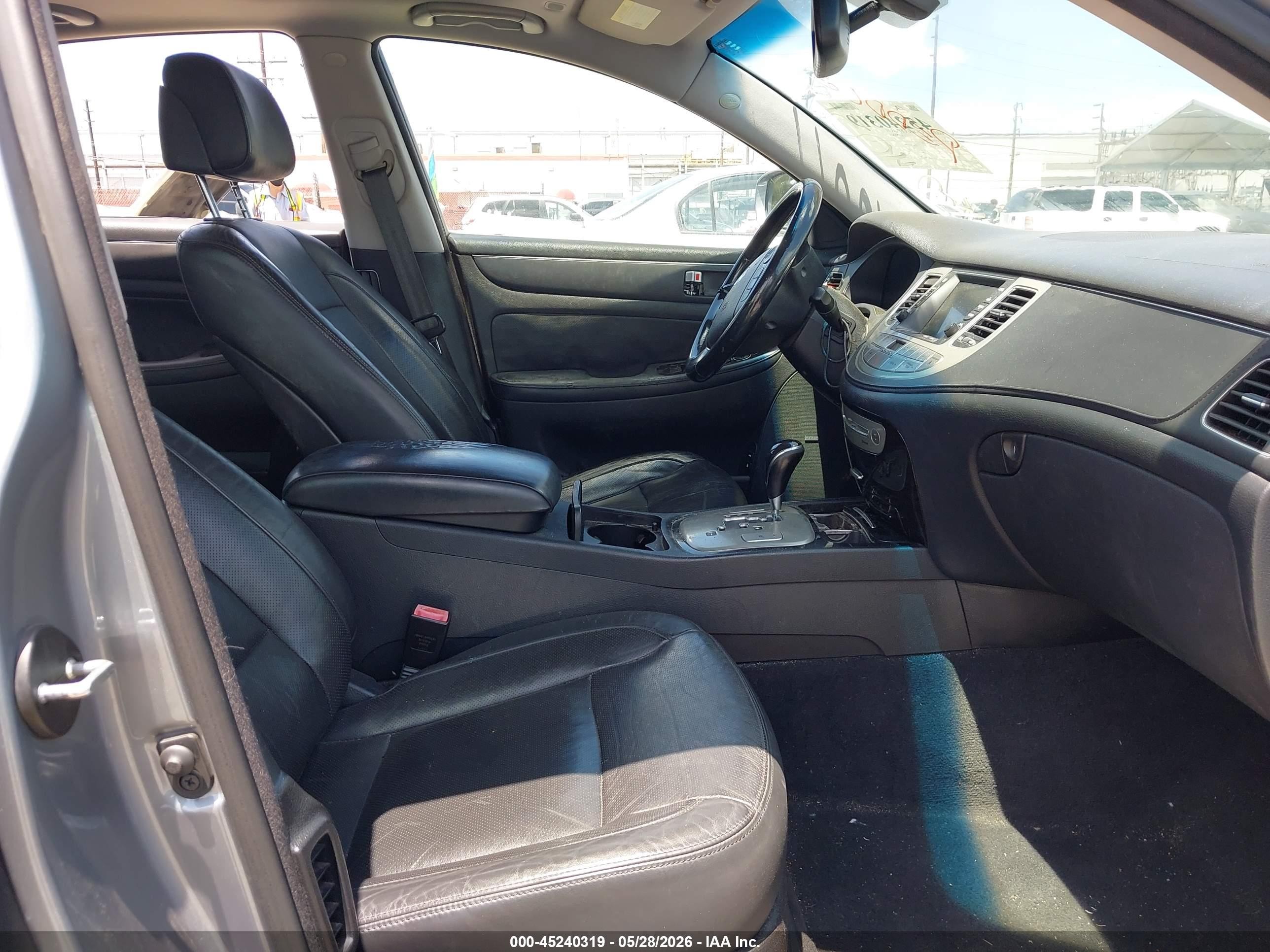 2014 Hyundai Genesis 3.8 Gray vin: KMHGC4DD1EU263152
