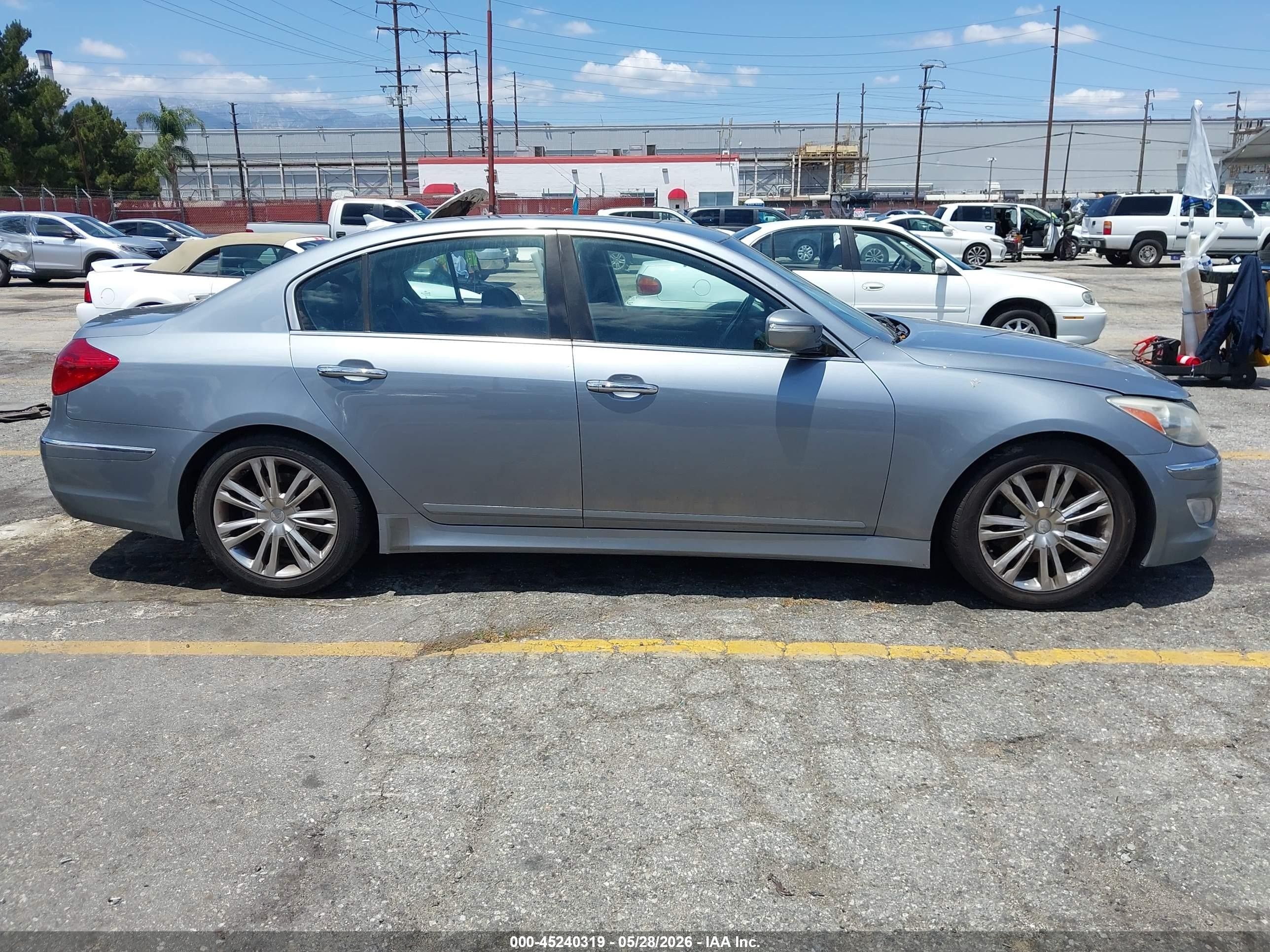 2014 Hyundai Genesis 3.8 Gray vin: KMHGC4DD1EU263152