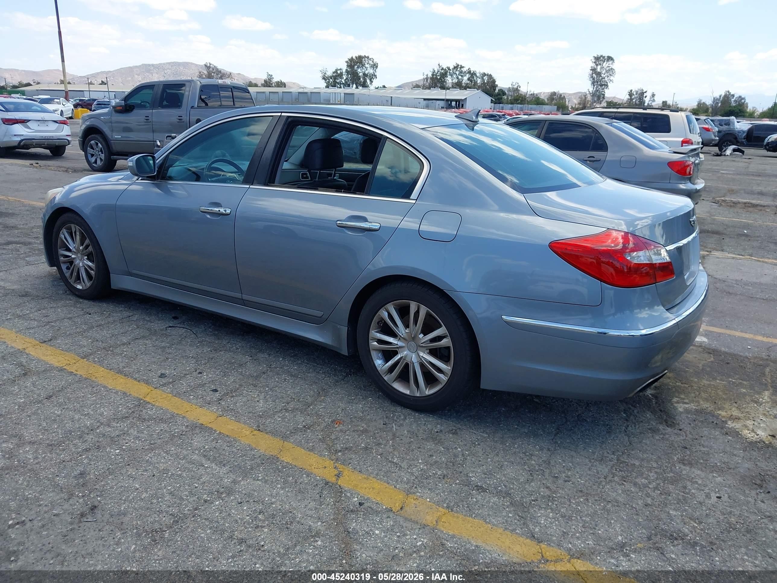 2014 Hyundai Genesis 3.8 Gray vin: KMHGC4DD1EU263152