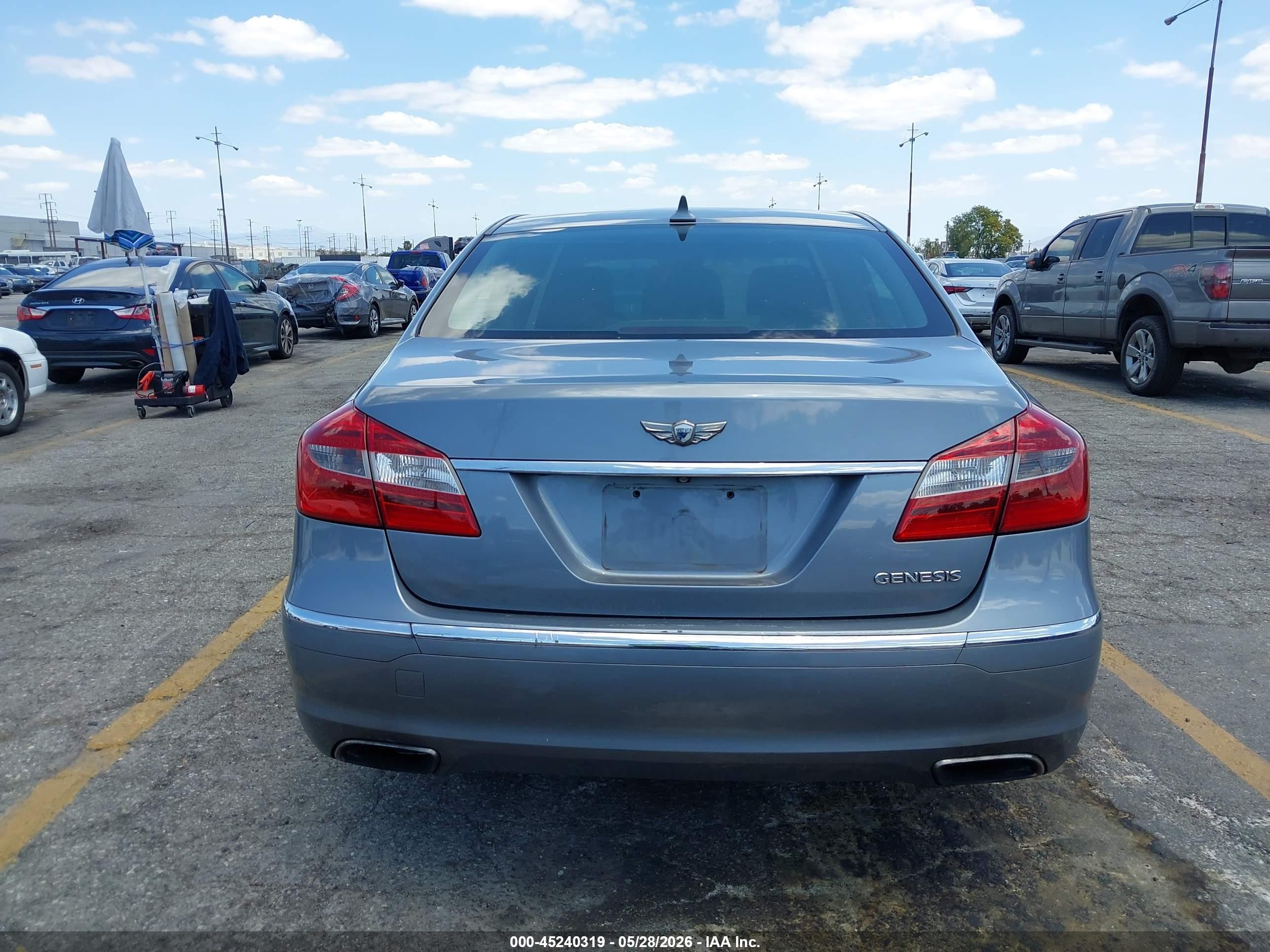 2014 Hyundai Genesis 3.8 Gray vin: KMHGC4DD1EU263152
