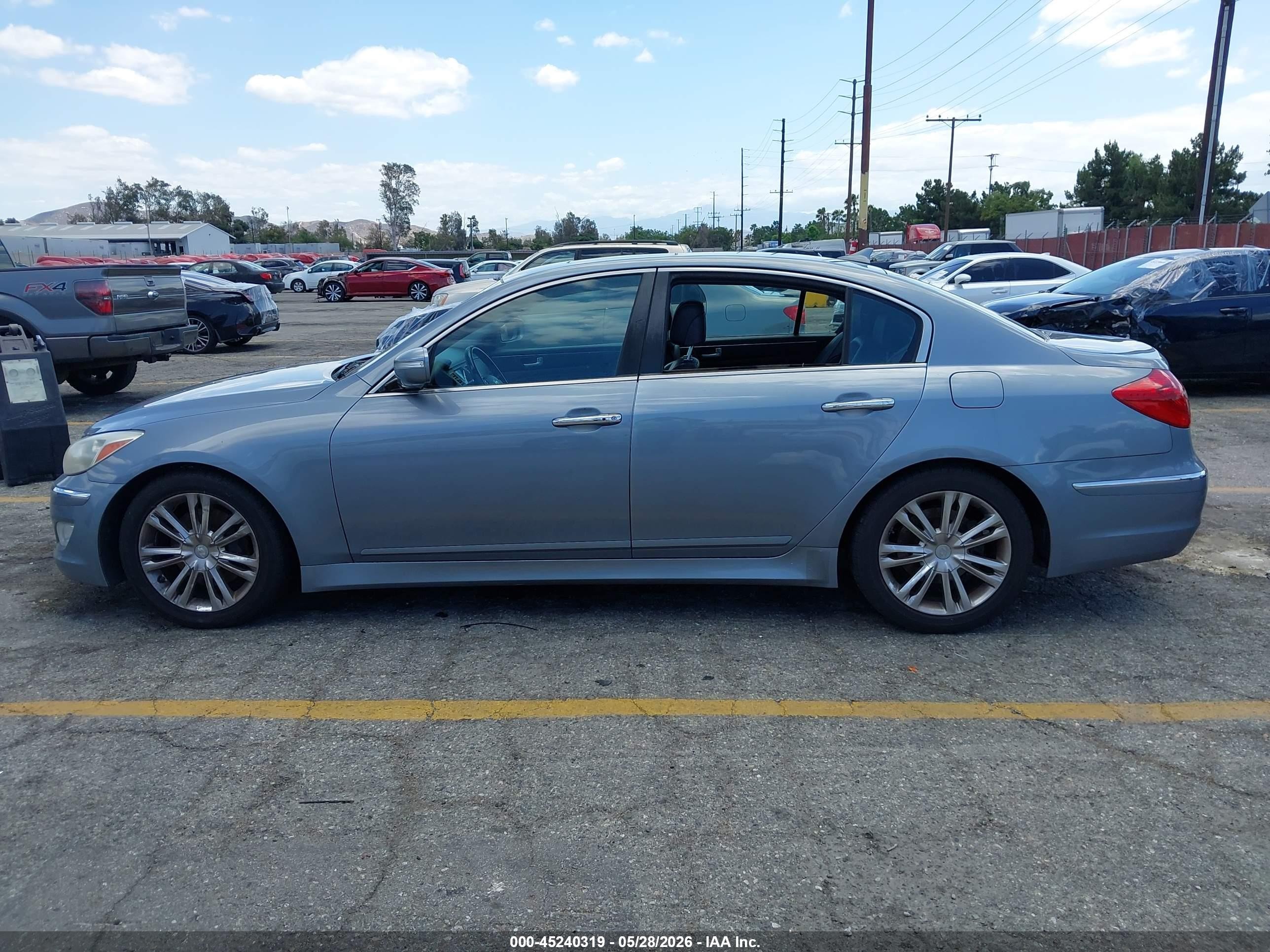 2014 Hyundai Genesis 3.8 Gray vin: KMHGC4DD1EU263152