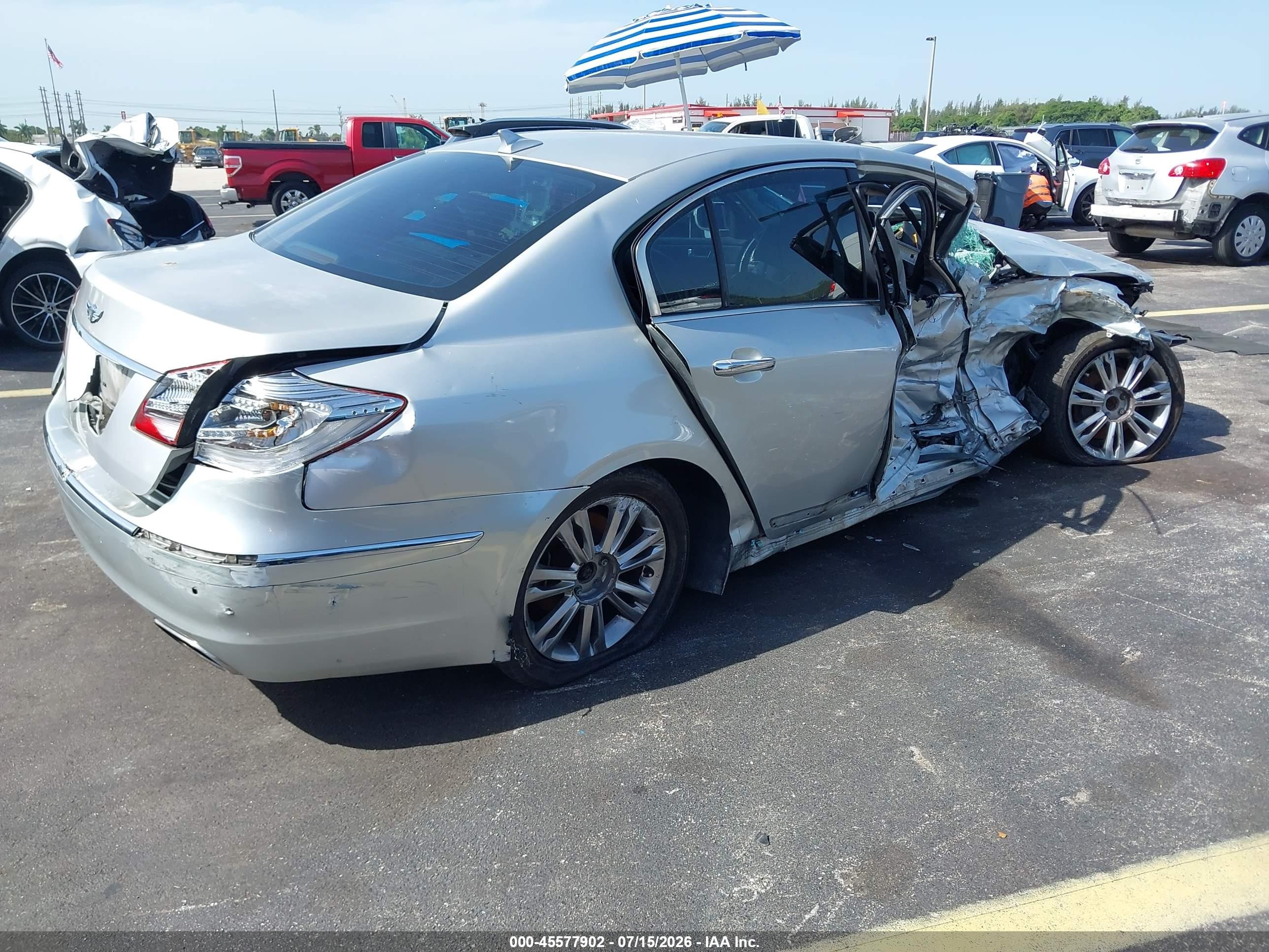 2012 Hyundai Genesis 3.8 Gray vin: KMHGC4DD2CU189690