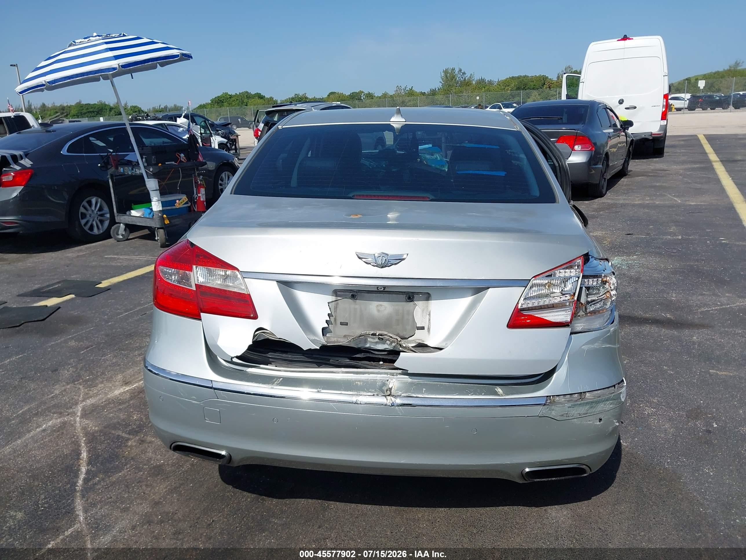 2012 Hyundai Genesis 3.8 Gray vin: KMHGC4DD2CU189690