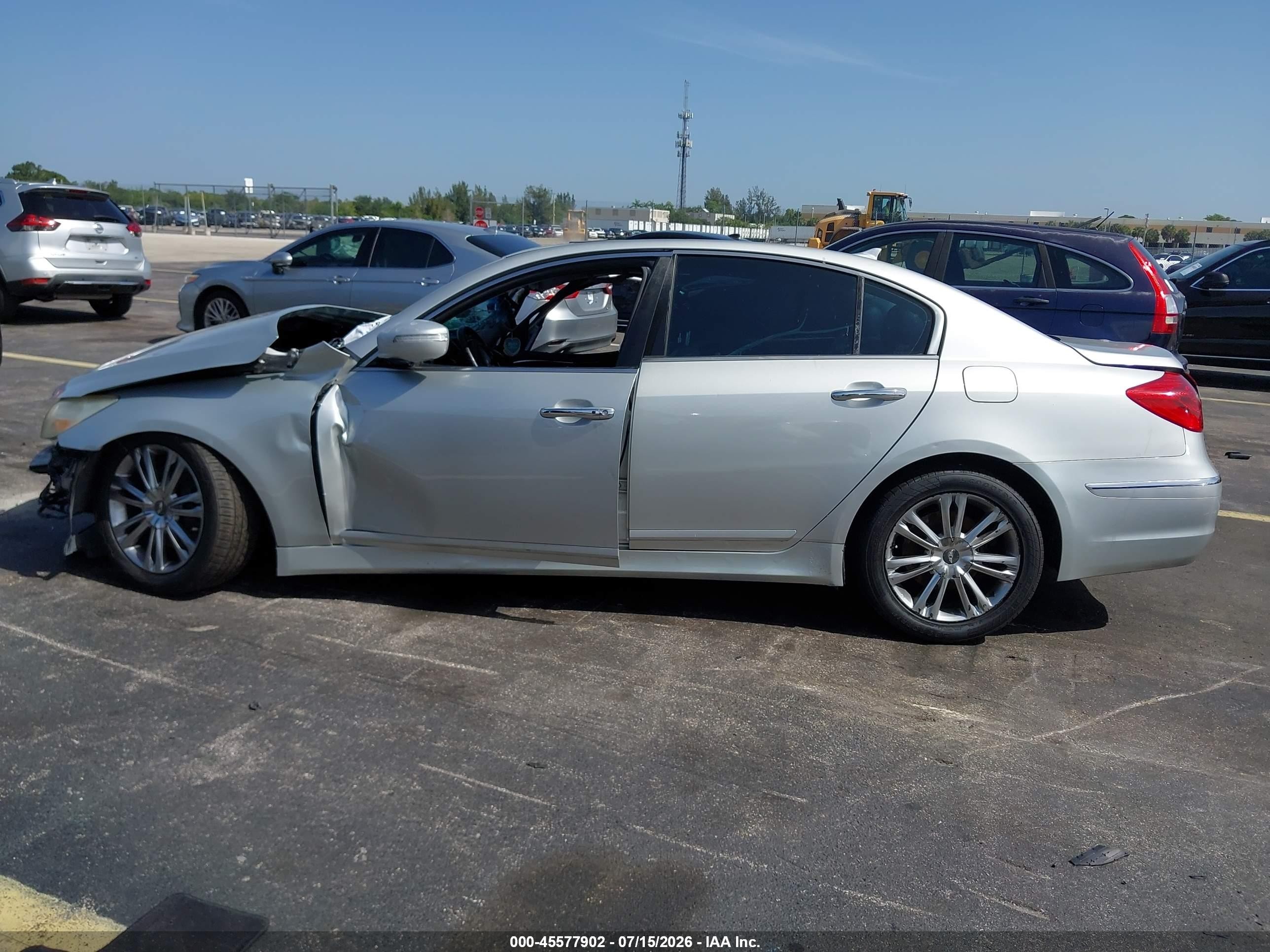 2012 Hyundai Genesis 3.8 Gray vin: KMHGC4DD2CU189690
