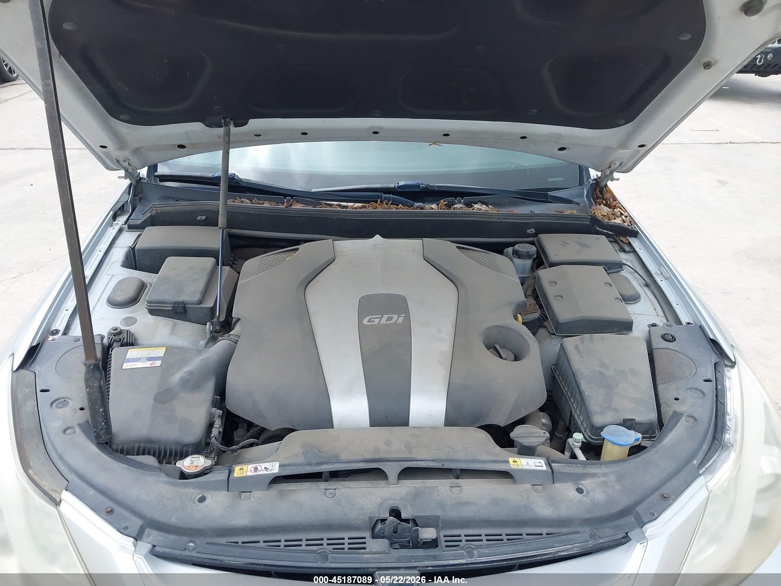 2012 Hyundai Genesis 3.8 Silver vin: KMHGC4DD2CU200851