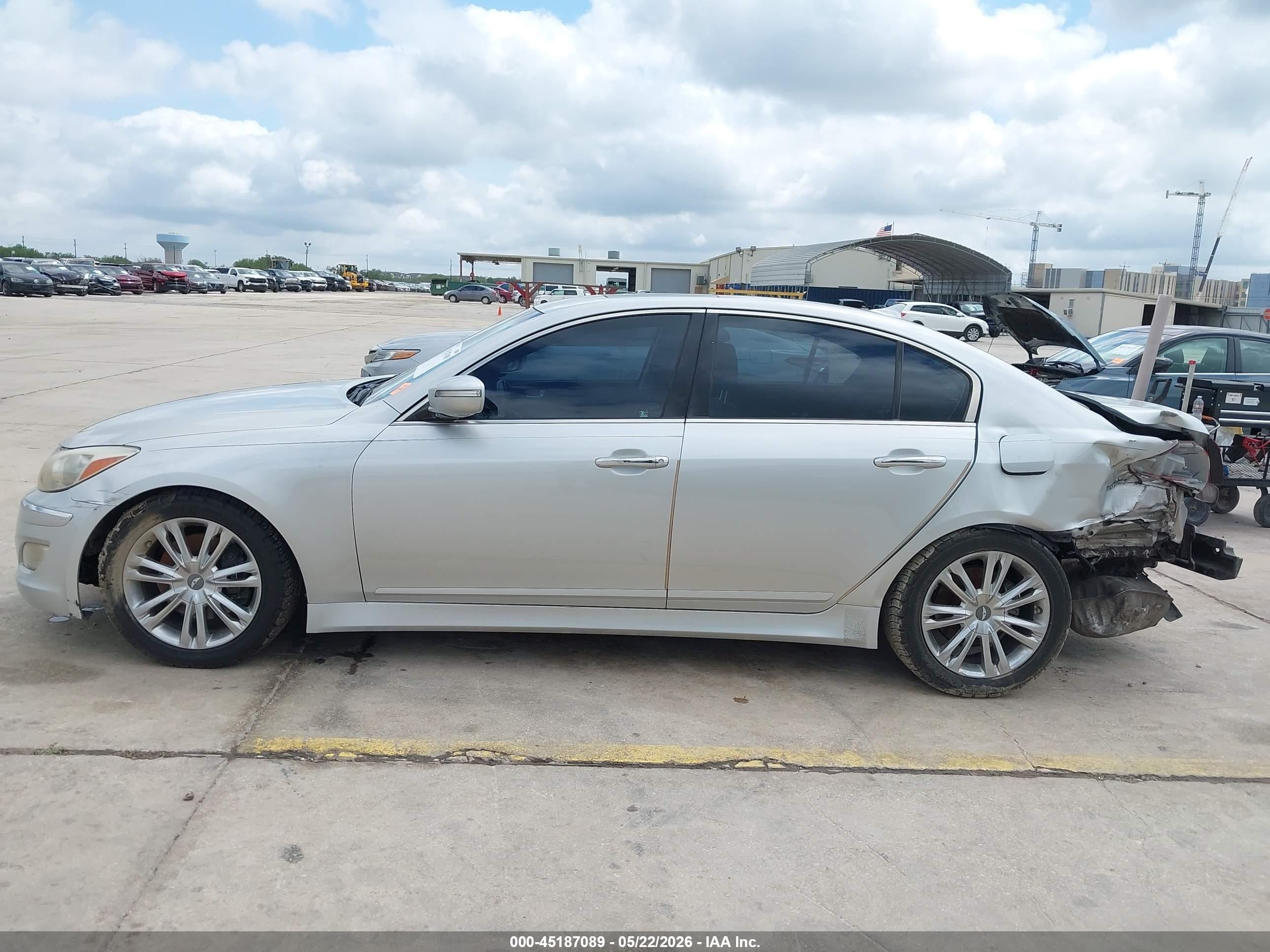 2012 Hyundai Genesis 3.8 Silver vin: KMHGC4DD2CU200851
