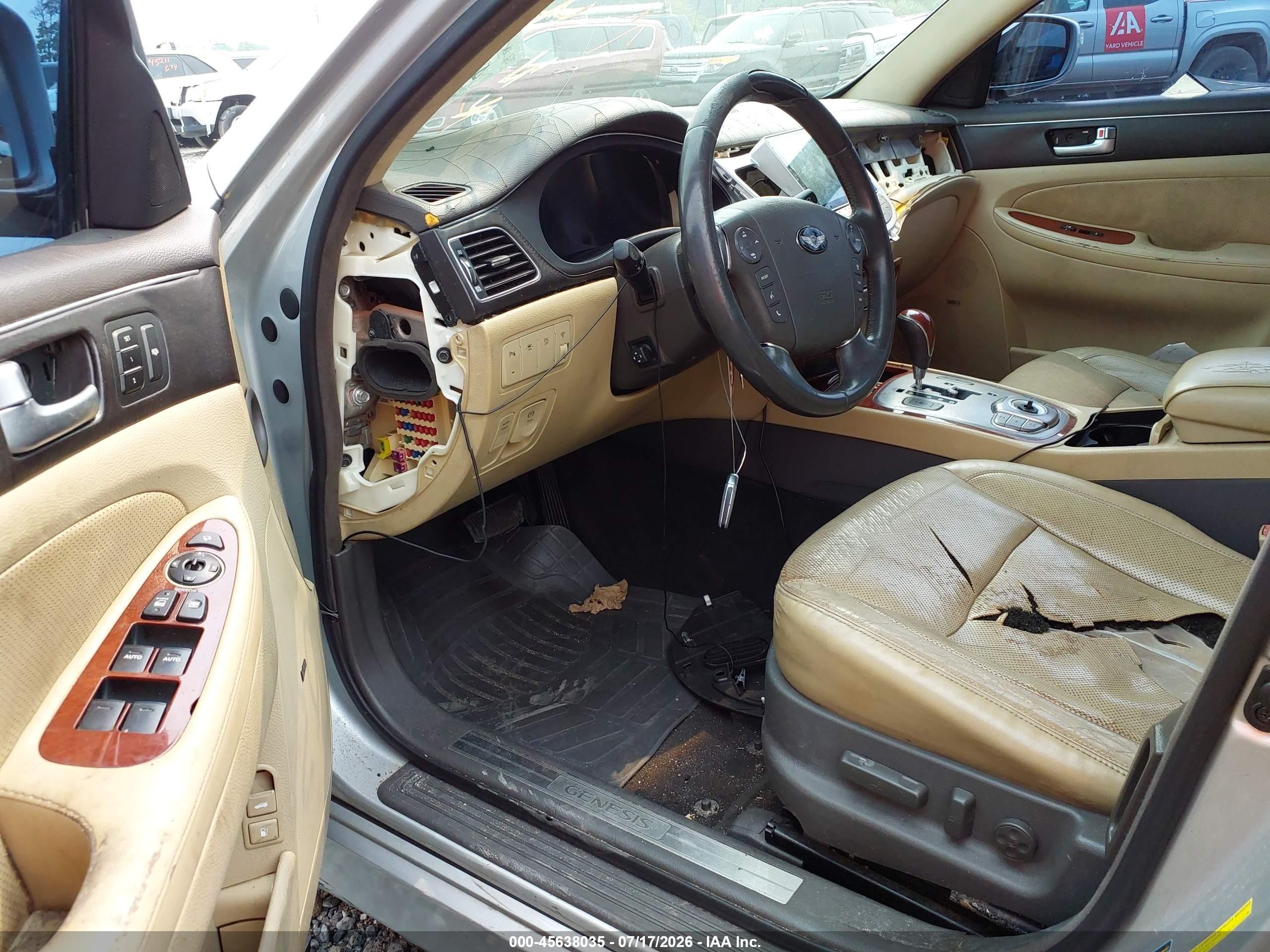 2012 Hyundai Genesis 3.8 Silver vin: KMHGC4DD2CU204821