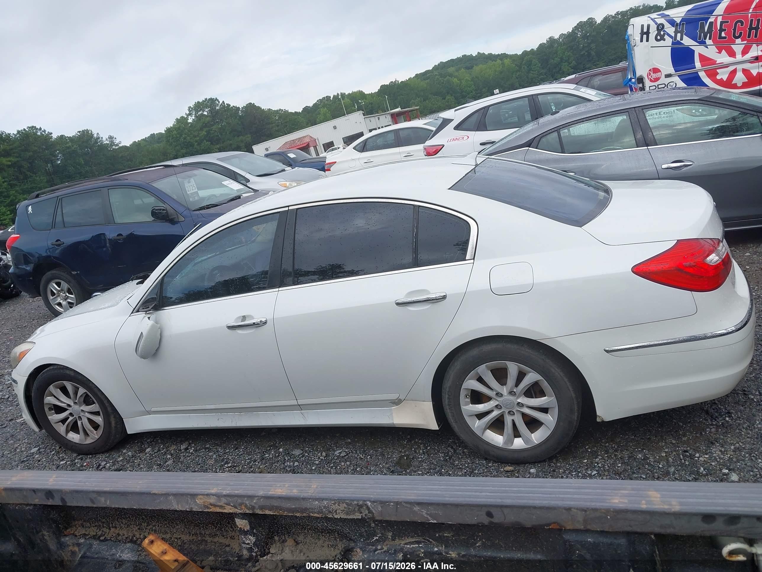 2013 Hyundai Genesis 3.8 Белый vin: KMHGC4DD2DU226836