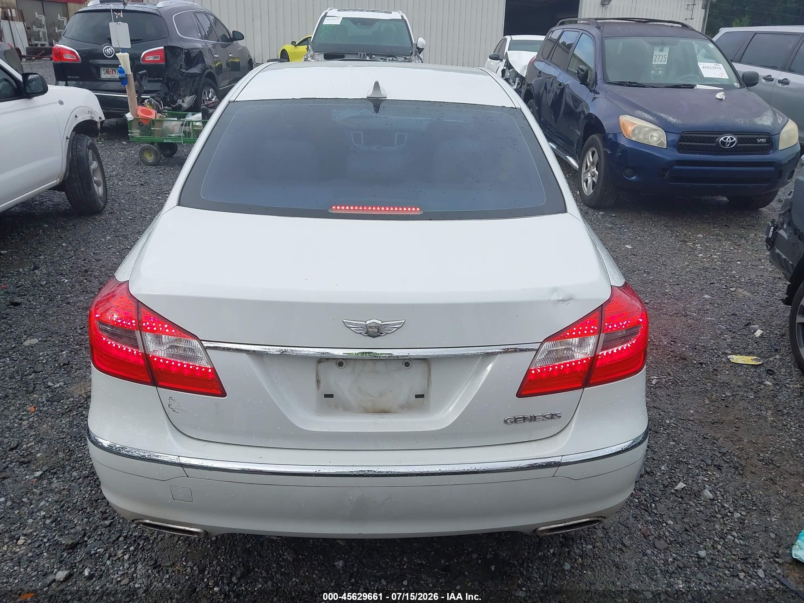 2013 Hyundai Genesis 3.8 Белый vin: KMHGC4DD2DU226836
