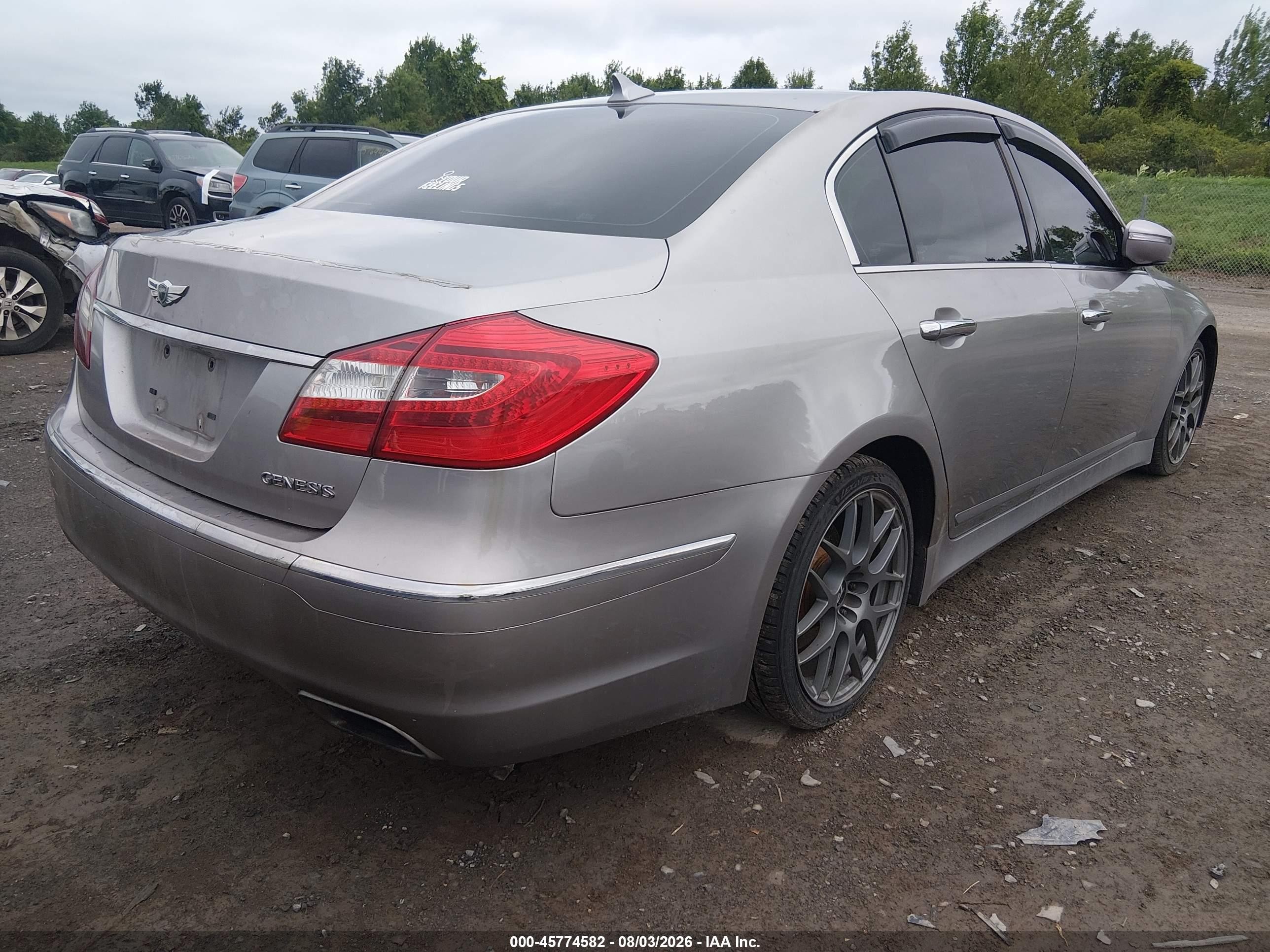 2013 Hyundai Genesis 3.8 Silver vin: KMHGC4DD2DU227016