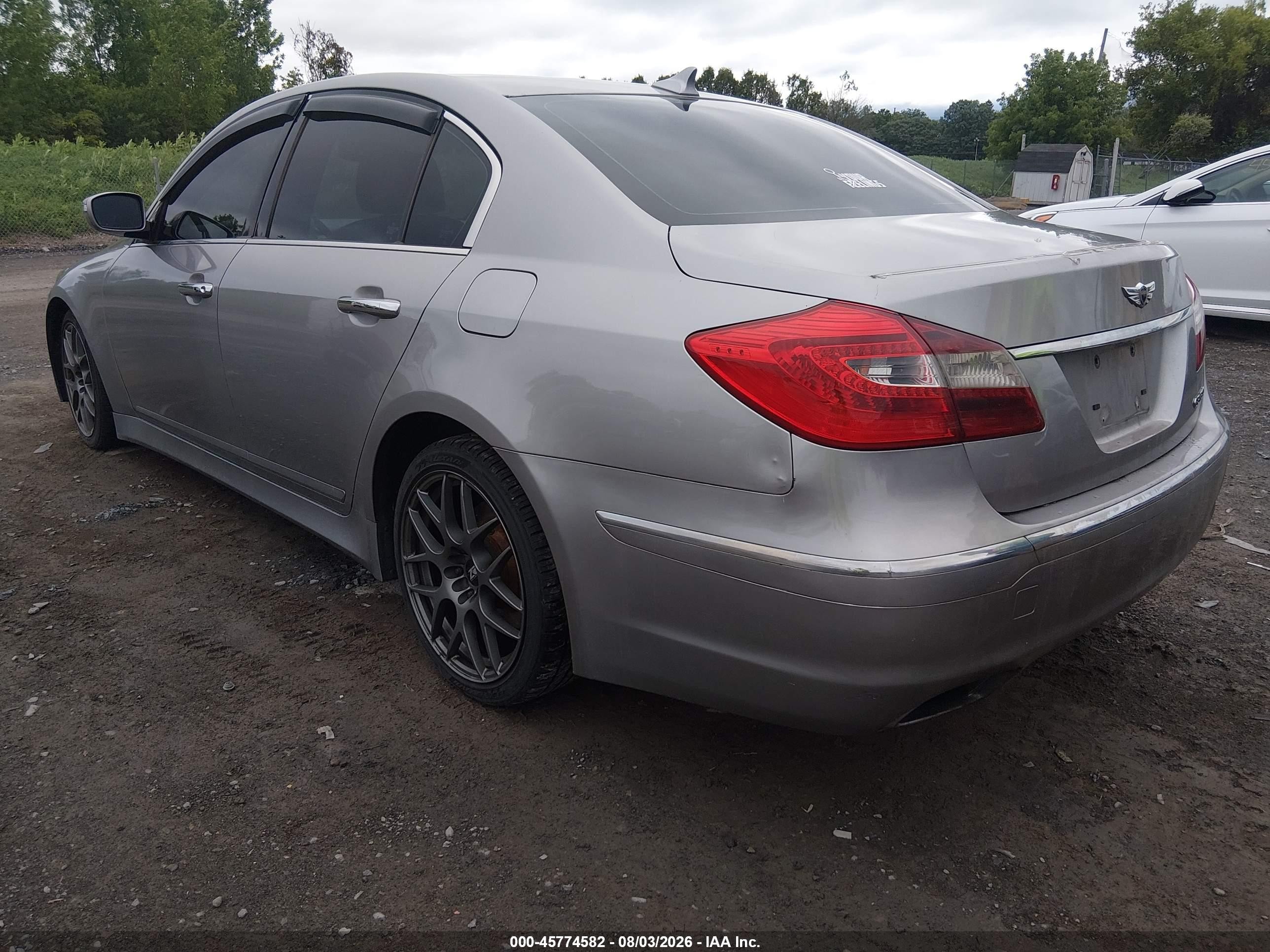 2013 Hyundai Genesis 3.8 Silver vin: KMHGC4DD2DU227016