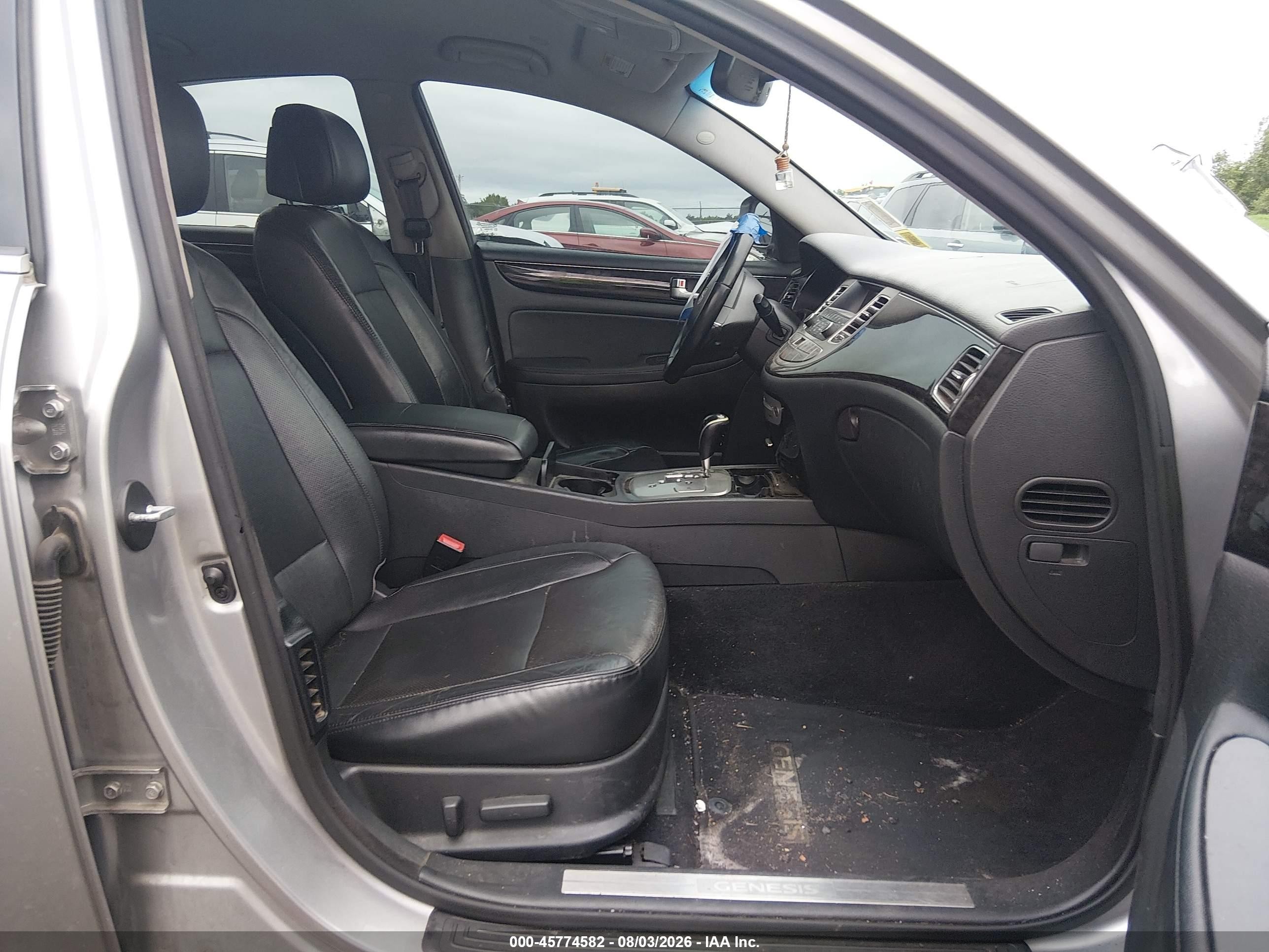 2013 Hyundai Genesis 3.8 Silver vin: KMHGC4DD2DU227016