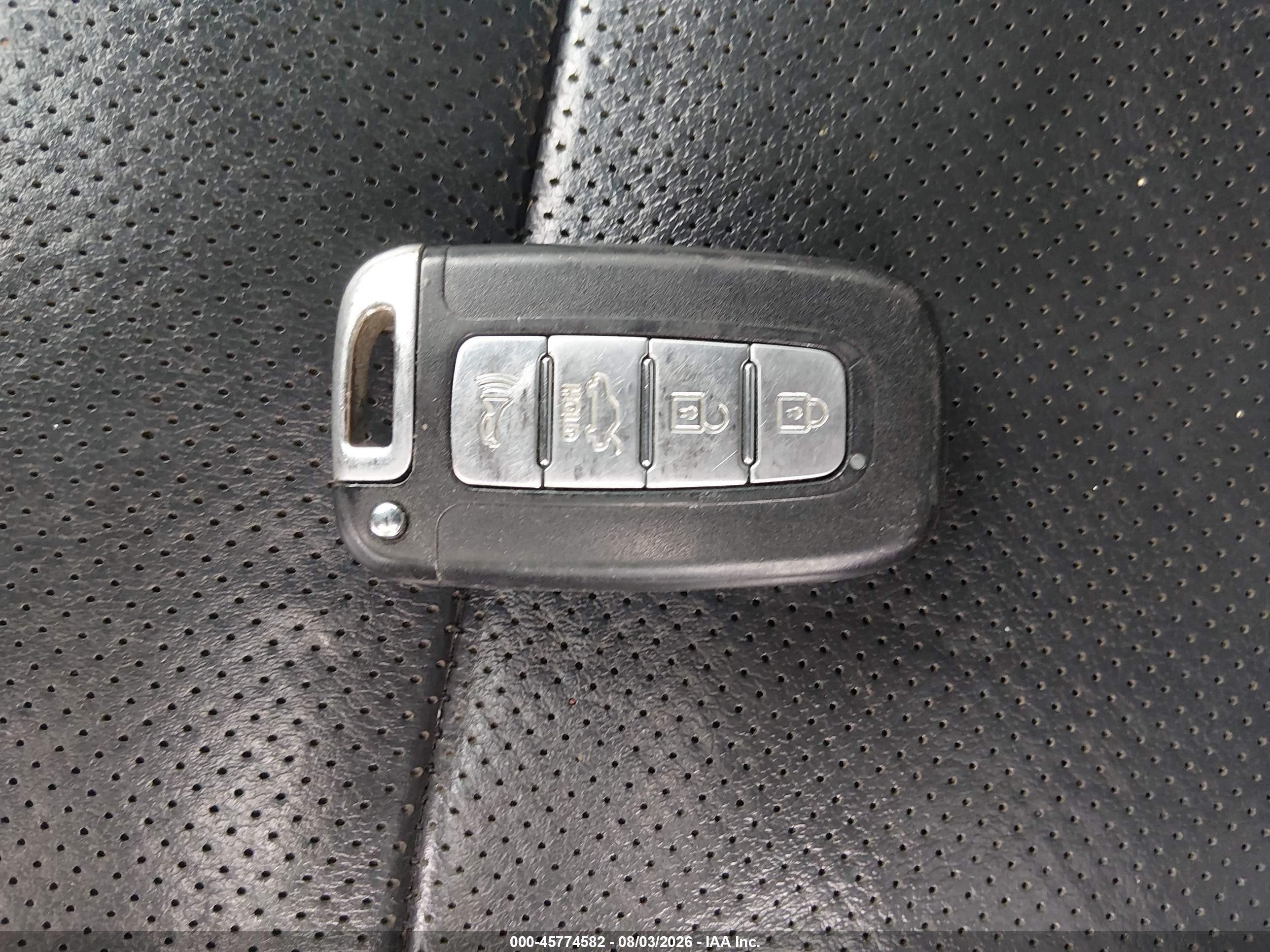 2013 Hyundai Genesis 3.8 Silver vin: KMHGC4DD2DU227016