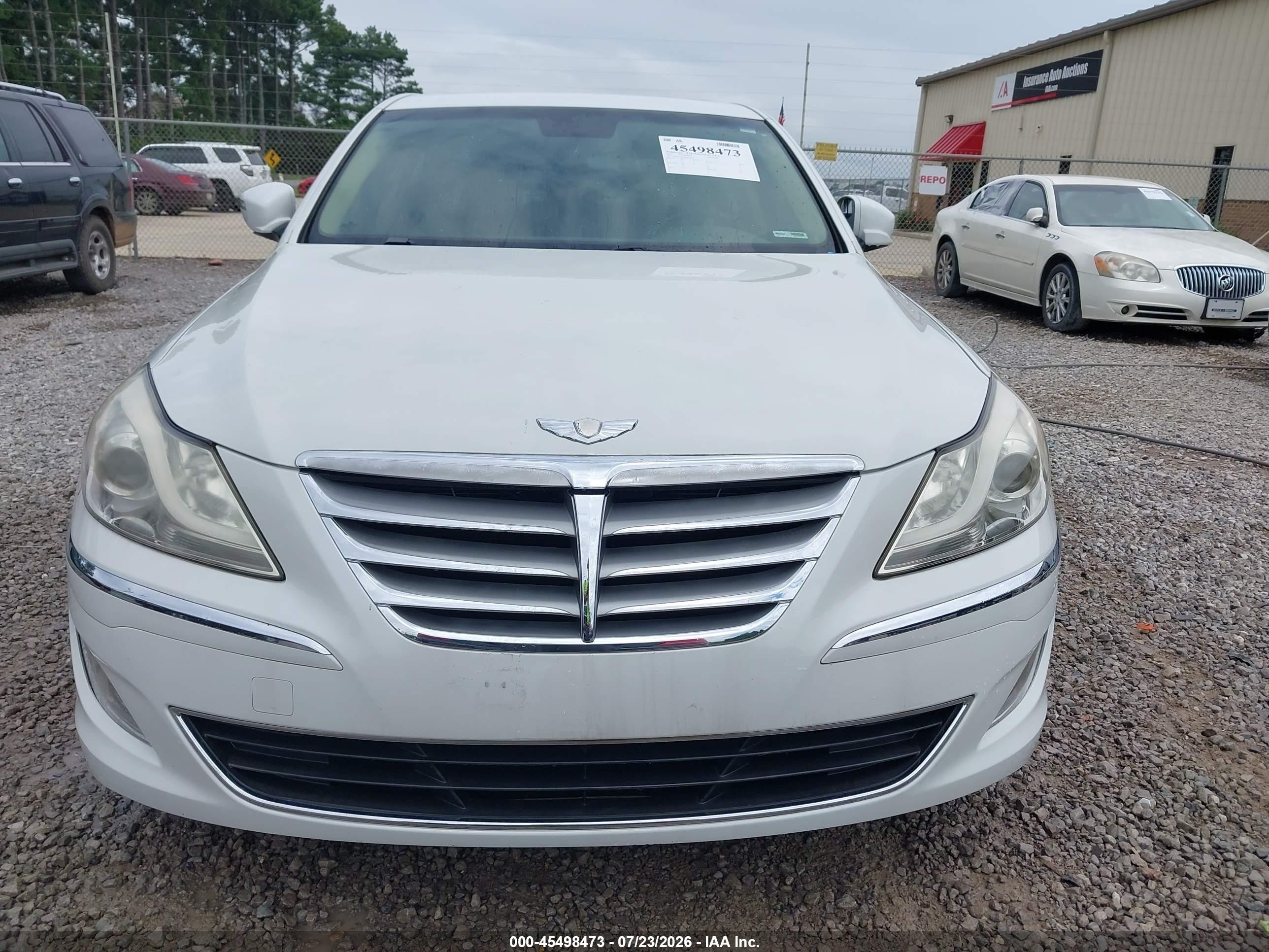 2013 Hyundai Genesis 3.8 White vin: KMHGC4DD2DU228036