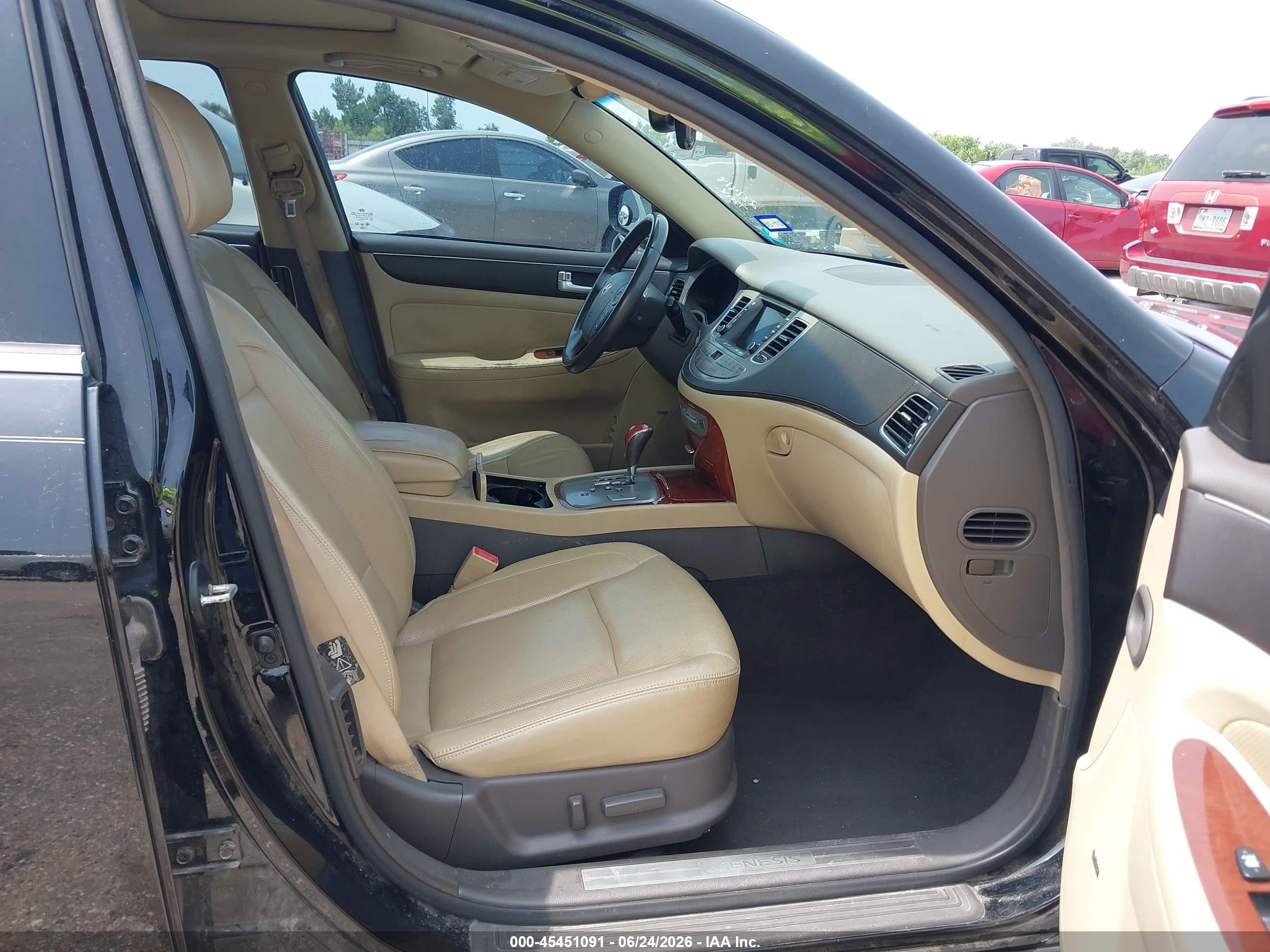 2013 Hyundai Genesis 3.8 Черный vin: KMHGC4DD2DU229414