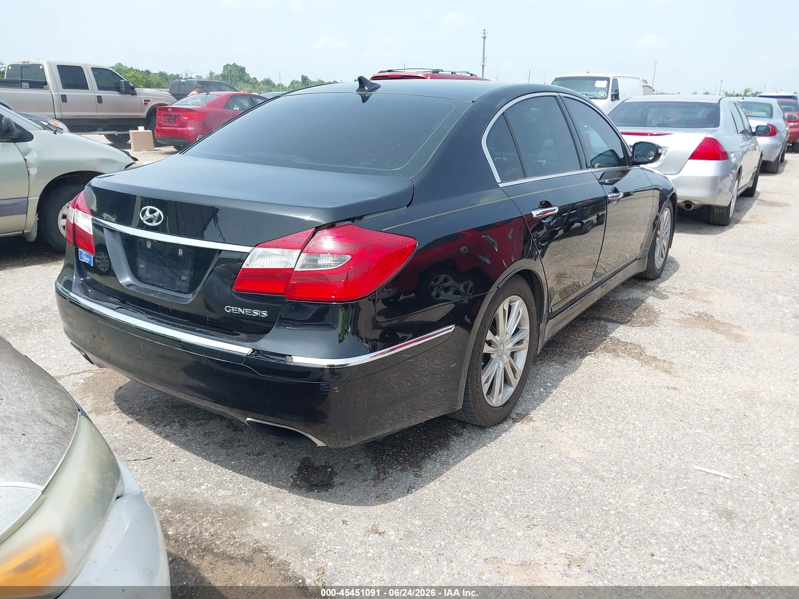 2013 Hyundai Genesis 3.8 Черный vin: KMHGC4DD2DU229414