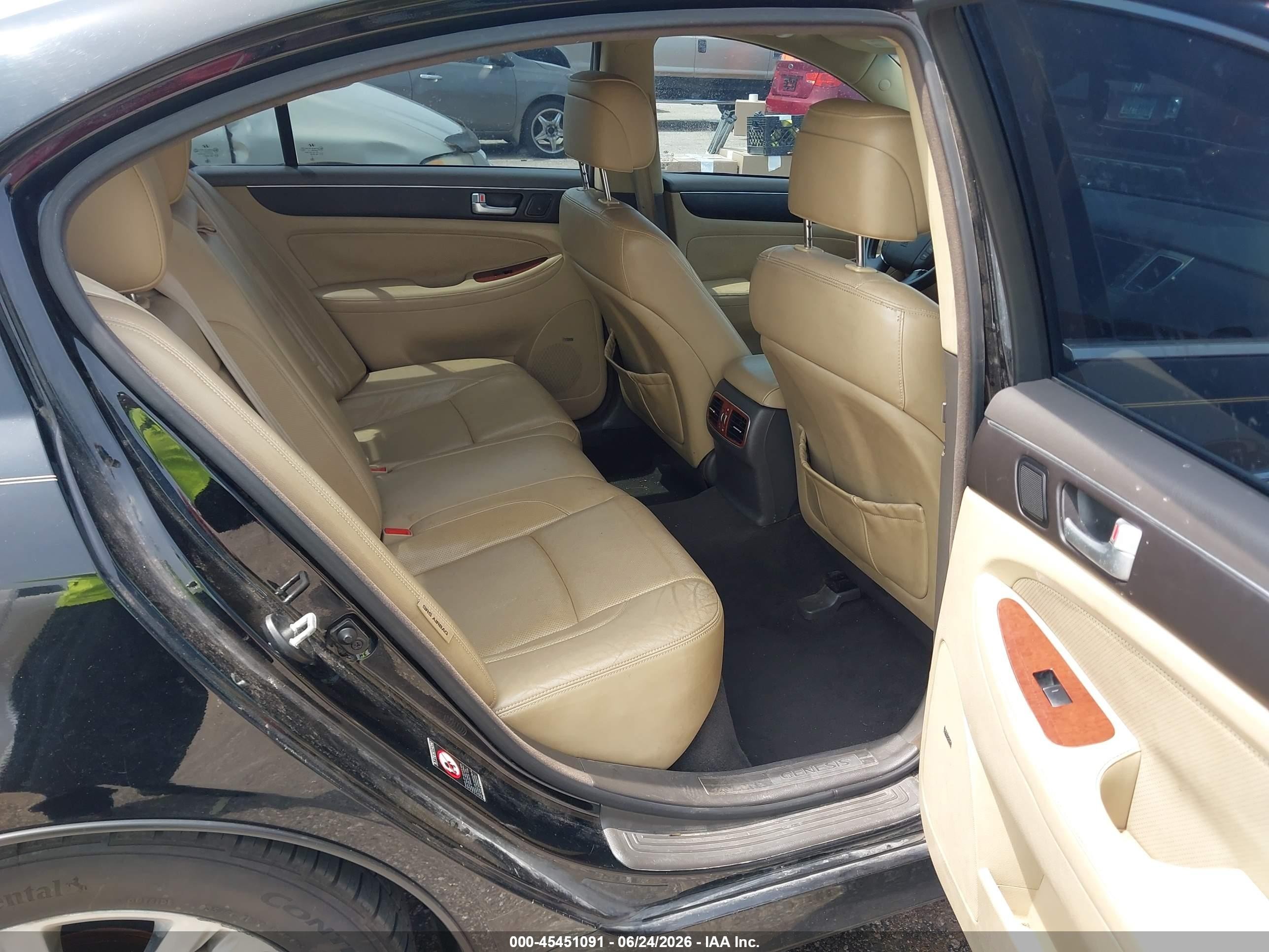 2013 Hyundai Genesis 3.8 Черный vin: KMHGC4DD2DU229414