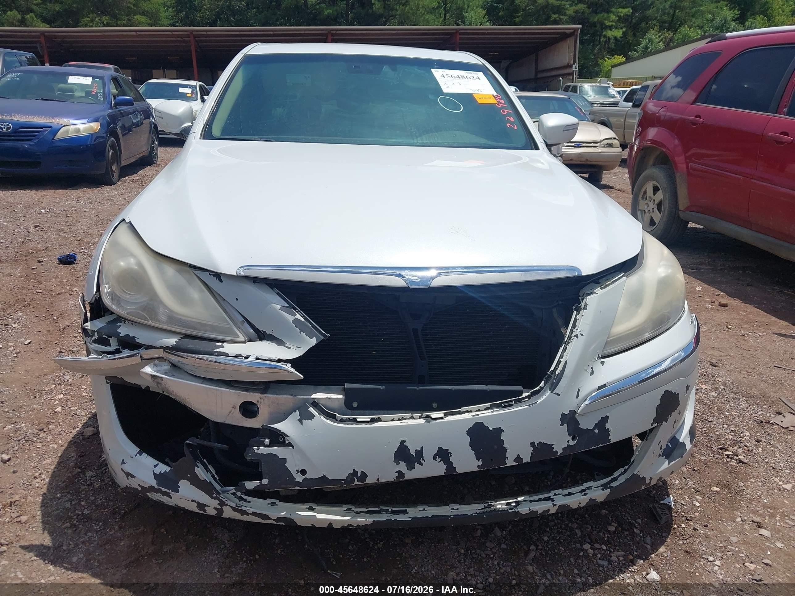 2013 Hyundai Genesis 3.8 White vin: KMHGC4DD2DU229980