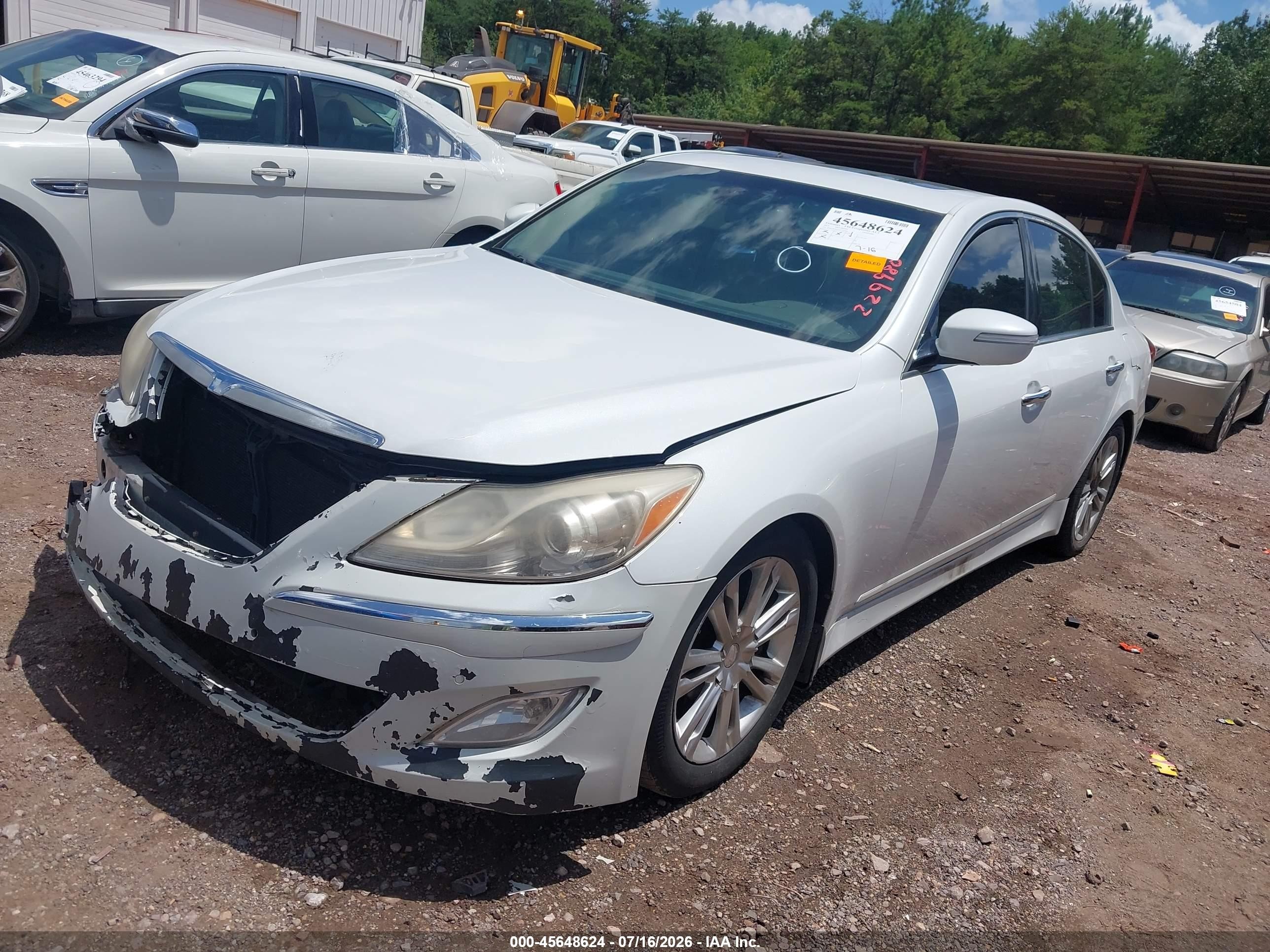 2013 Hyundai Genesis 3.8 White vin: KMHGC4DD2DU229980