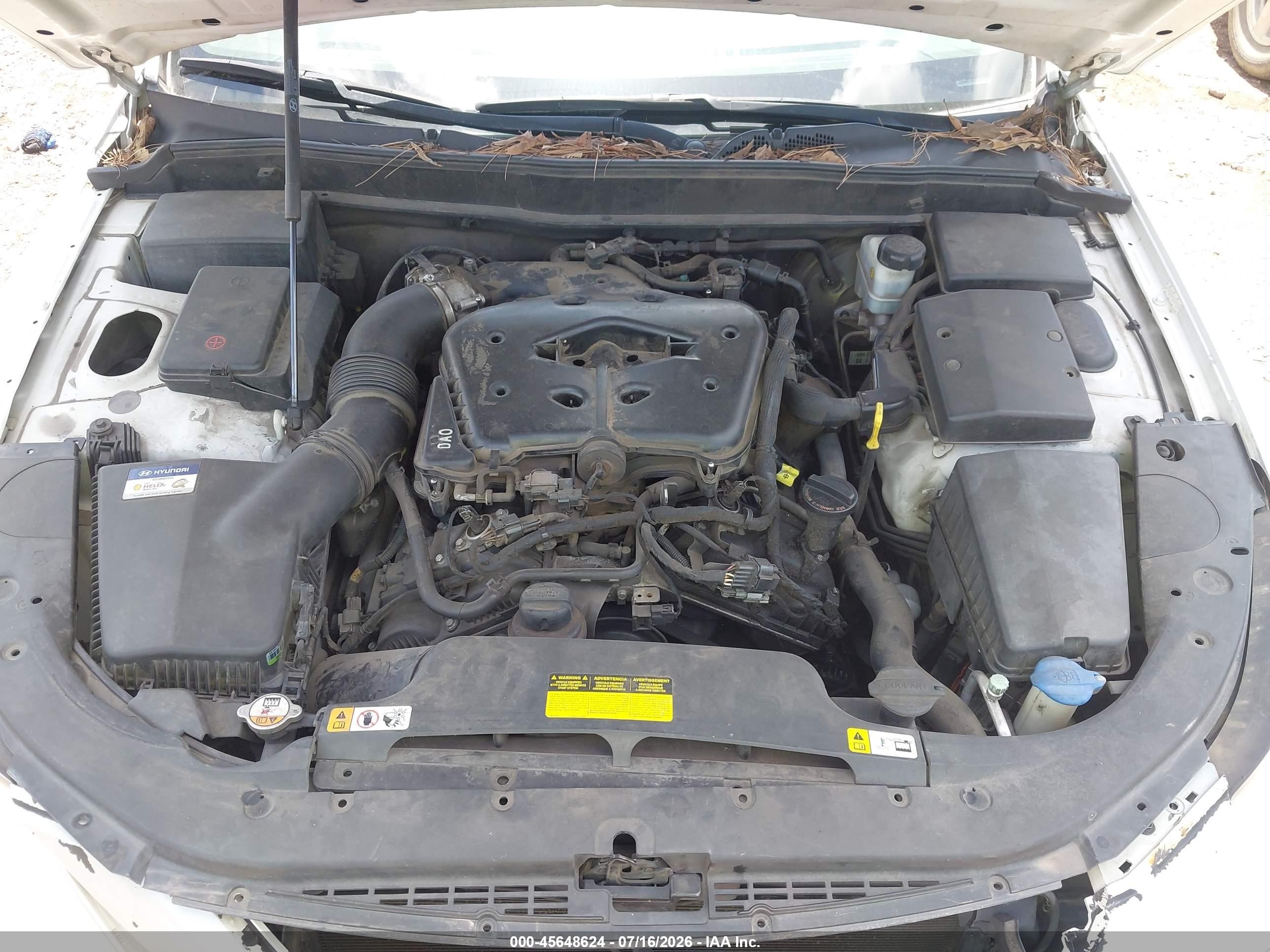 2013 Hyundai Genesis 3.8 White vin: KMHGC4DD2DU229980