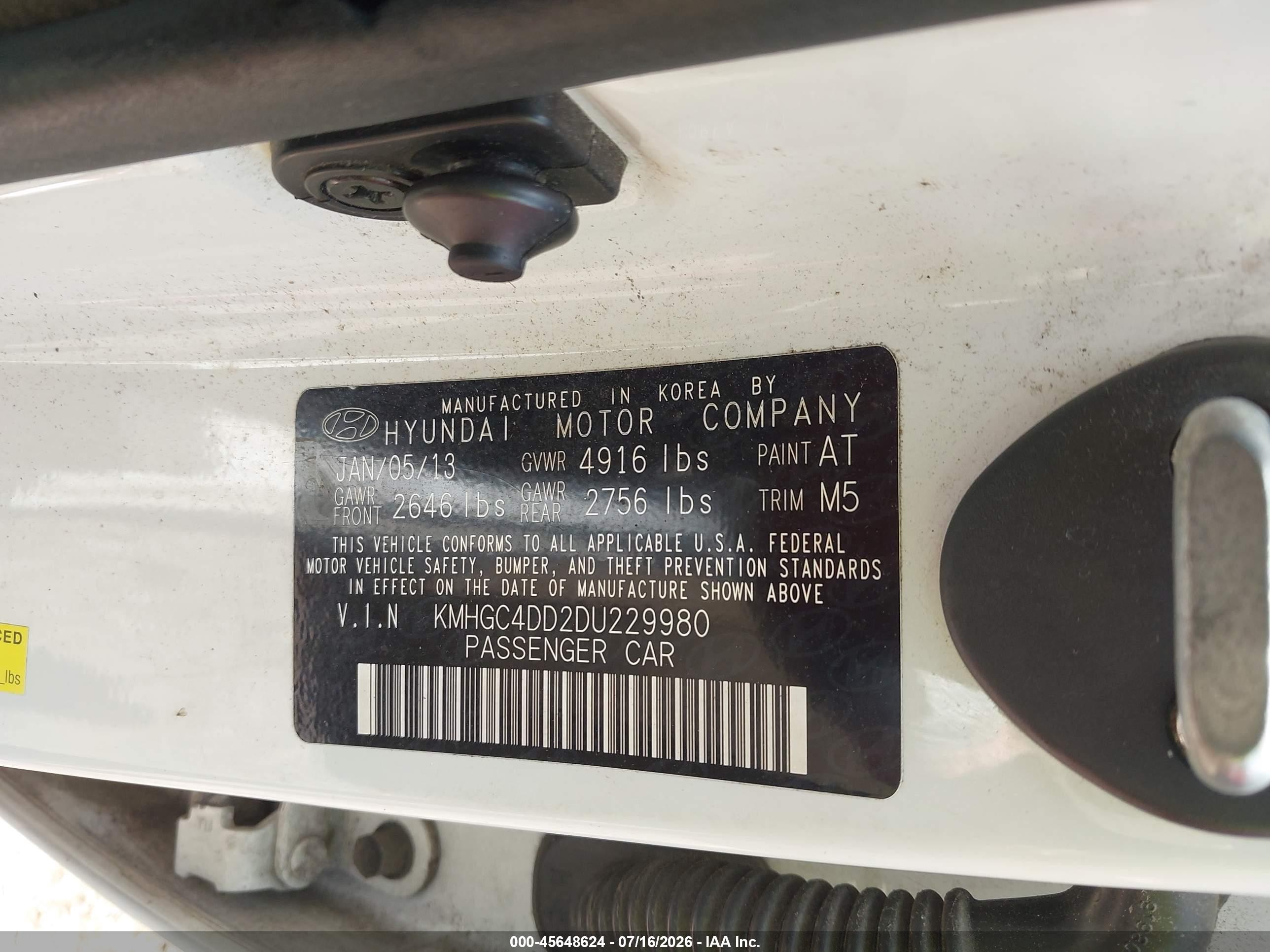 2013 Hyundai Genesis 3.8 White vin: KMHGC4DD2DU229980