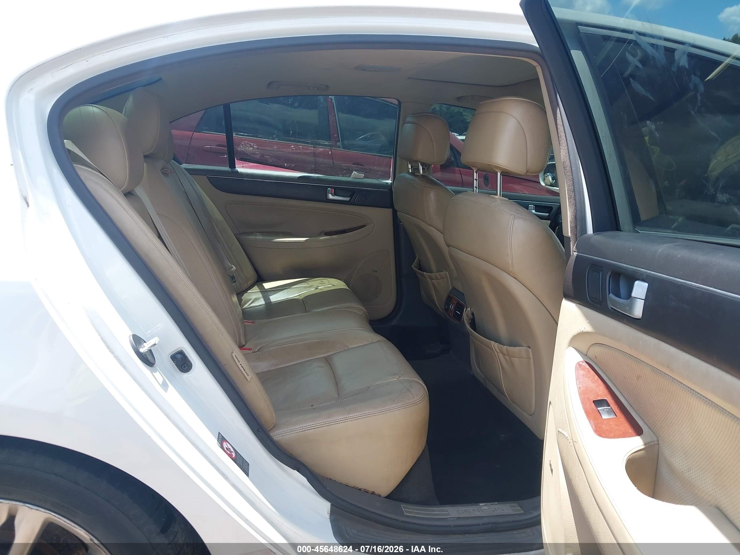 2013 Hyundai Genesis 3.8 White vin: KMHGC4DD2DU229980