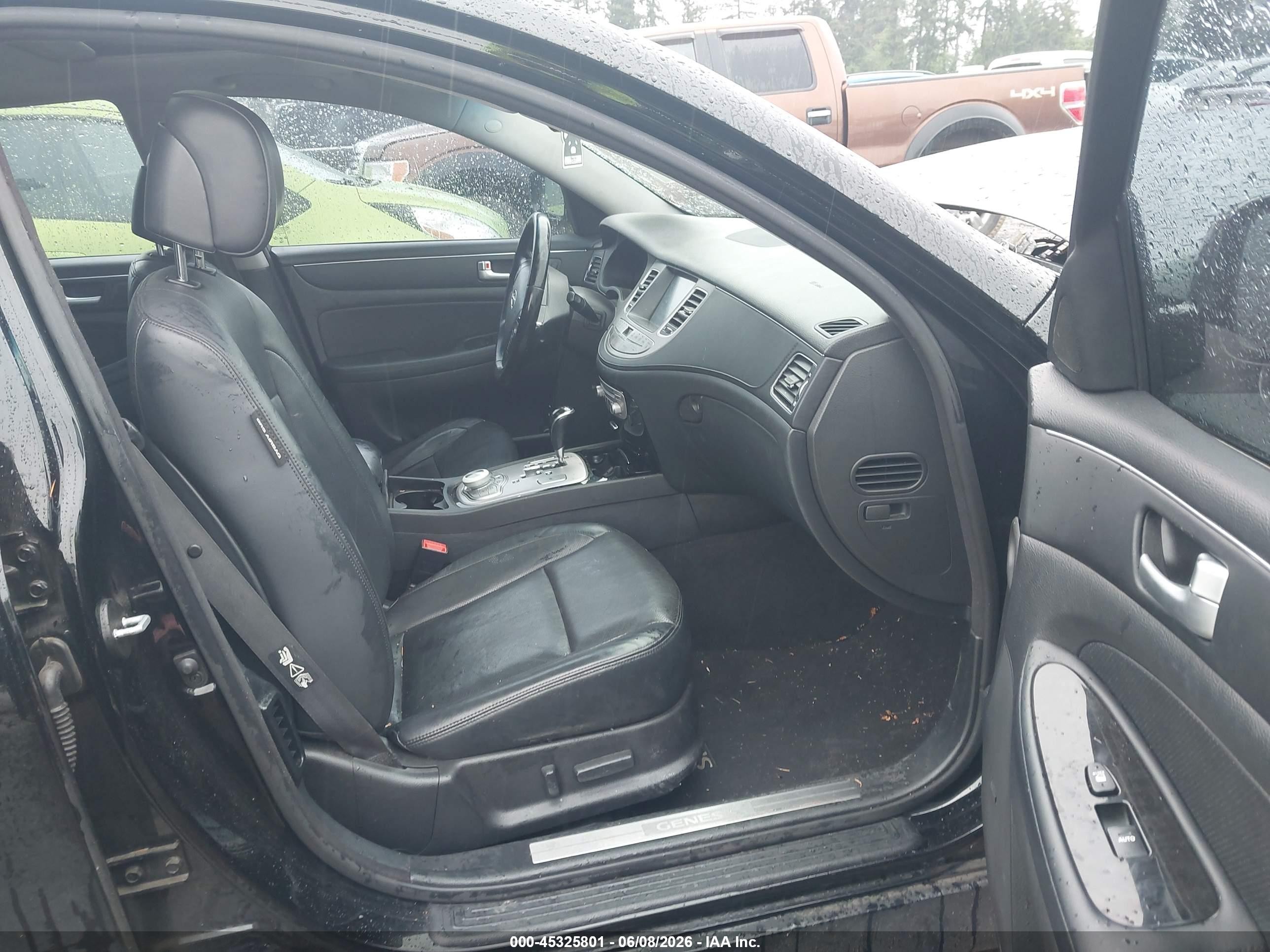 2013 Hyundai Genesis 3.8 Black vin: KMHGC4DD2DU235522