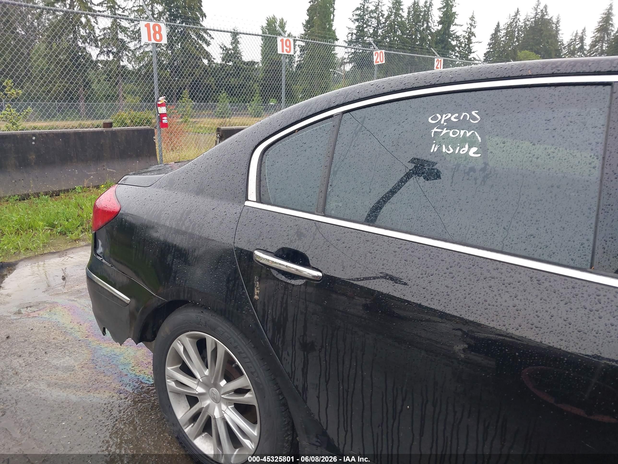 2013 Hyundai Genesis 3.8 Black vin: KMHGC4DD2DU235522