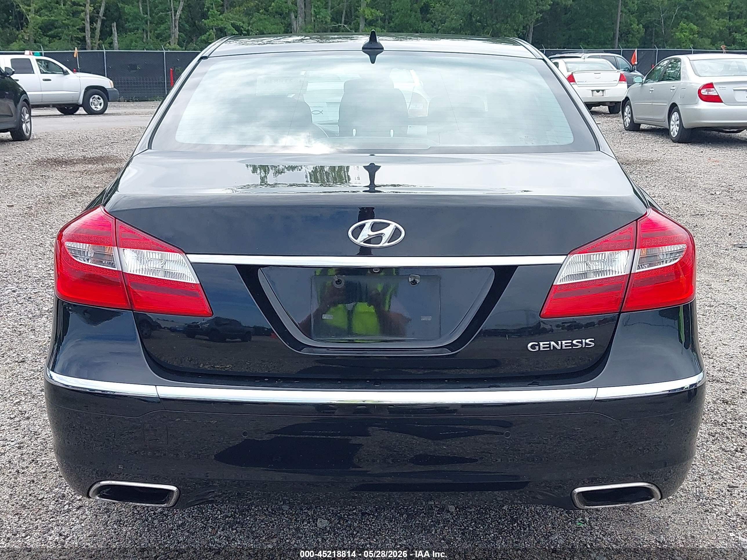 2013 Hyundai Genesis 3.8 Black vin: KMHGC4DD2DU238369