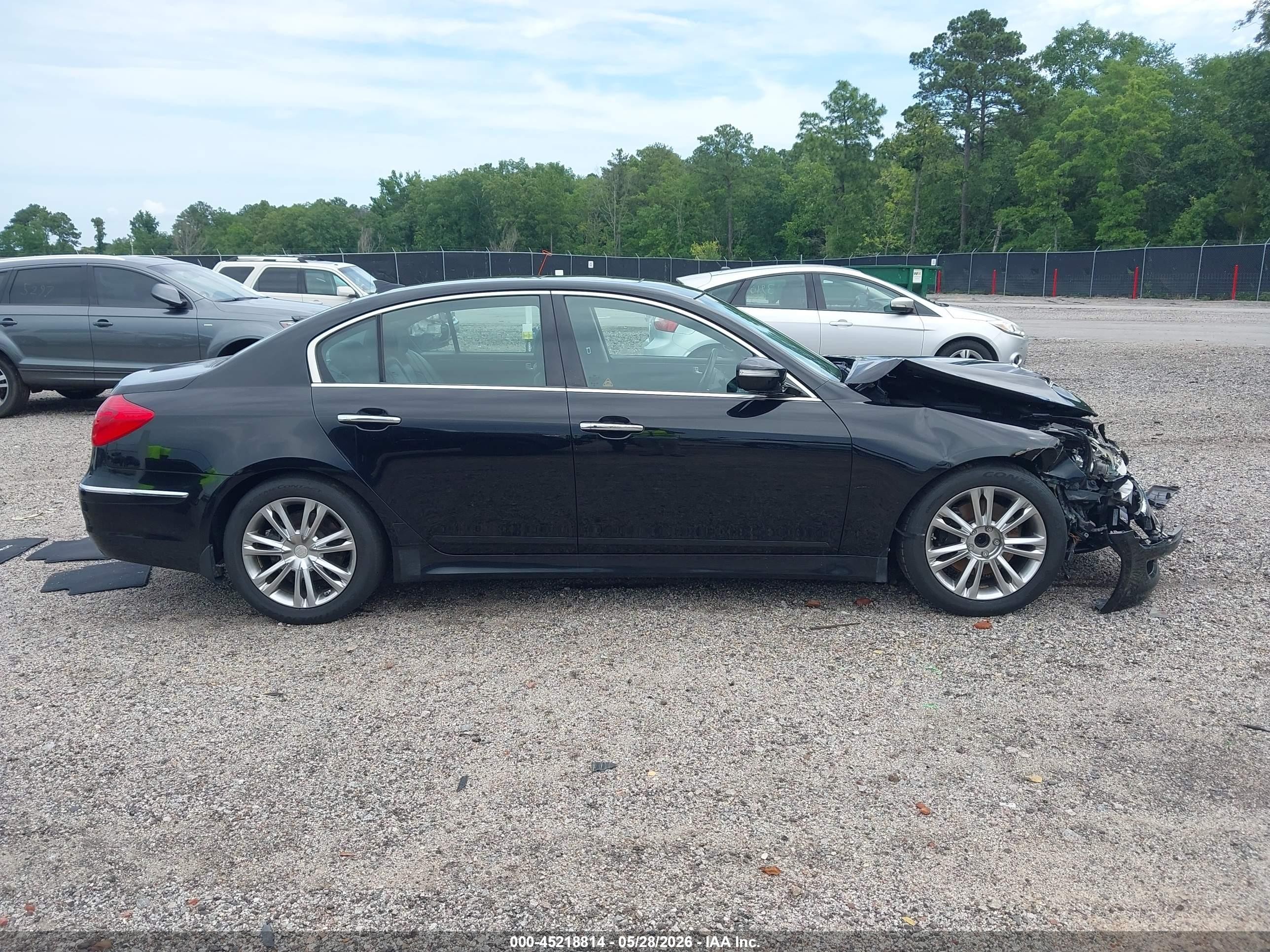 2013 Hyundai Genesis 3.8 Black vin: KMHGC4DD2DU238369
