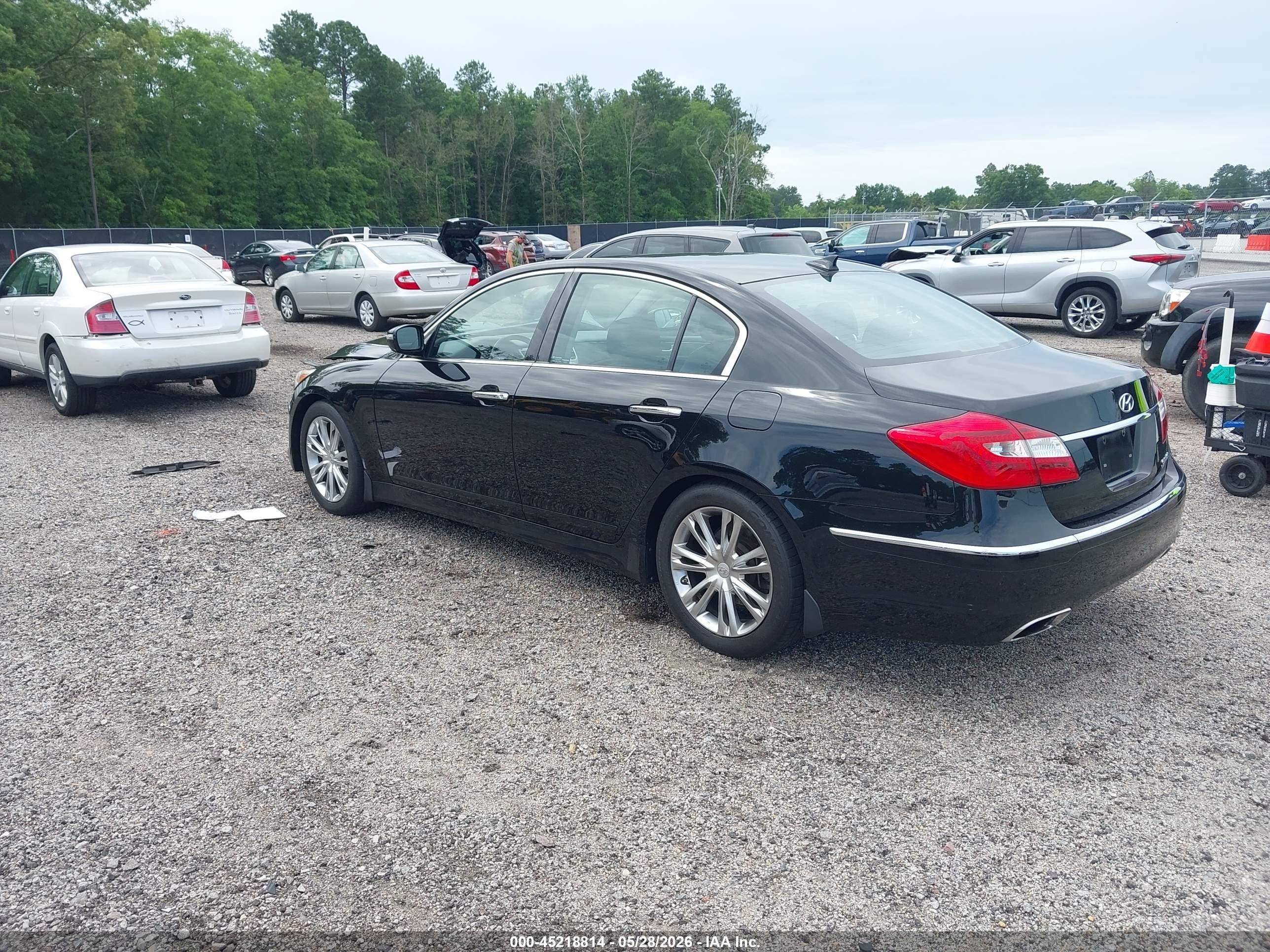 2013 Hyundai Genesis 3.8 Black vin: KMHGC4DD2DU238369