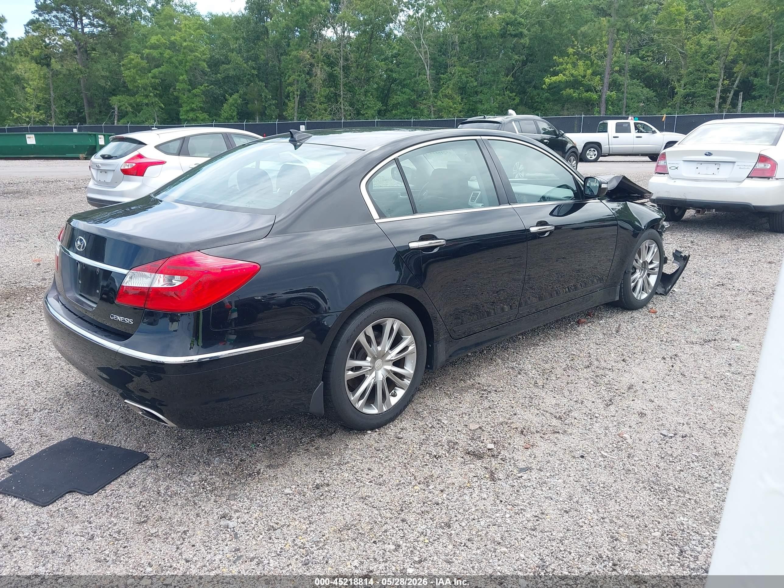 2013 Hyundai Genesis 3.8 Black vin: KMHGC4DD2DU238369