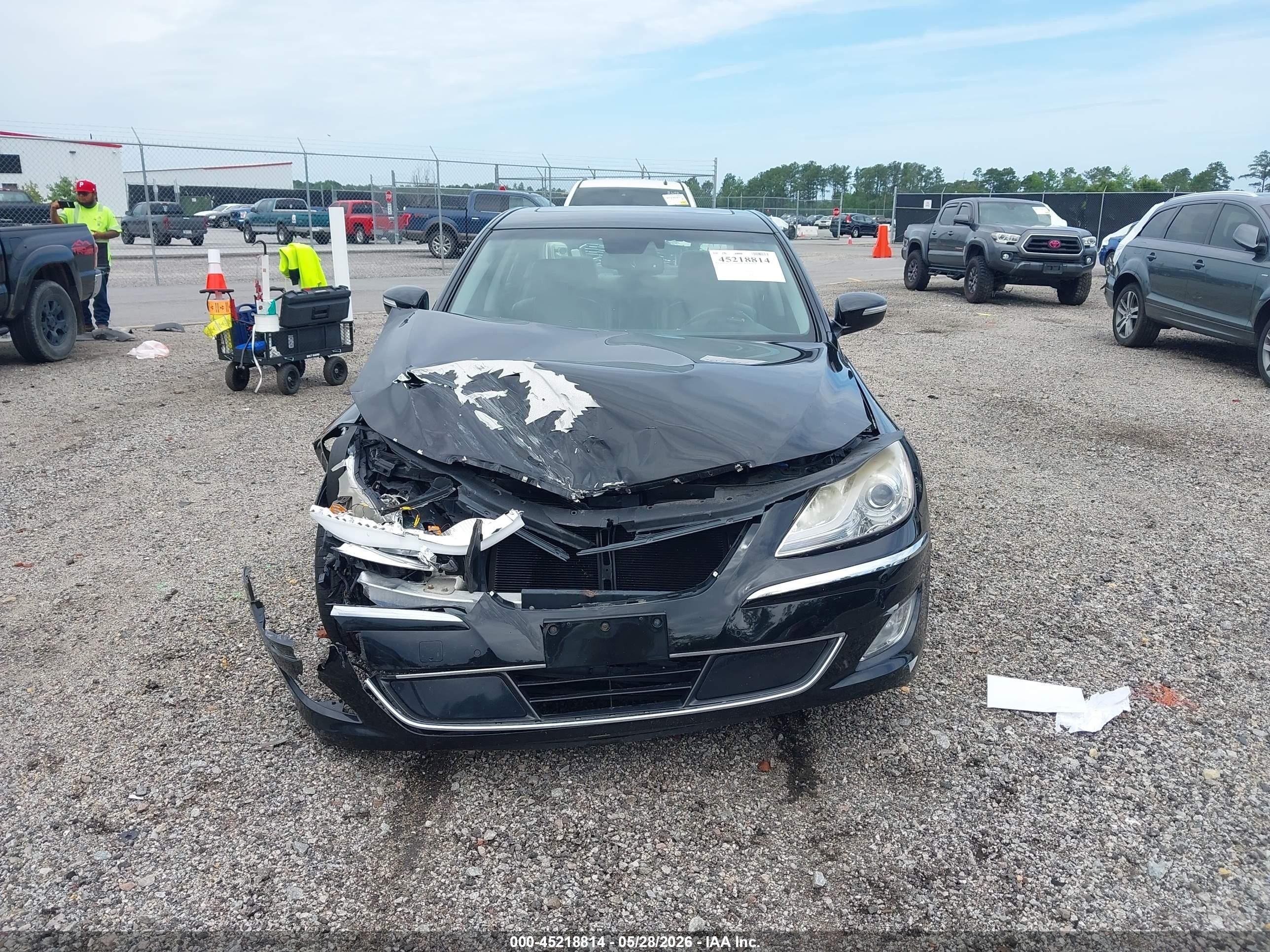 2013 Hyundai Genesis 3.8 Black vin: KMHGC4DD2DU238369