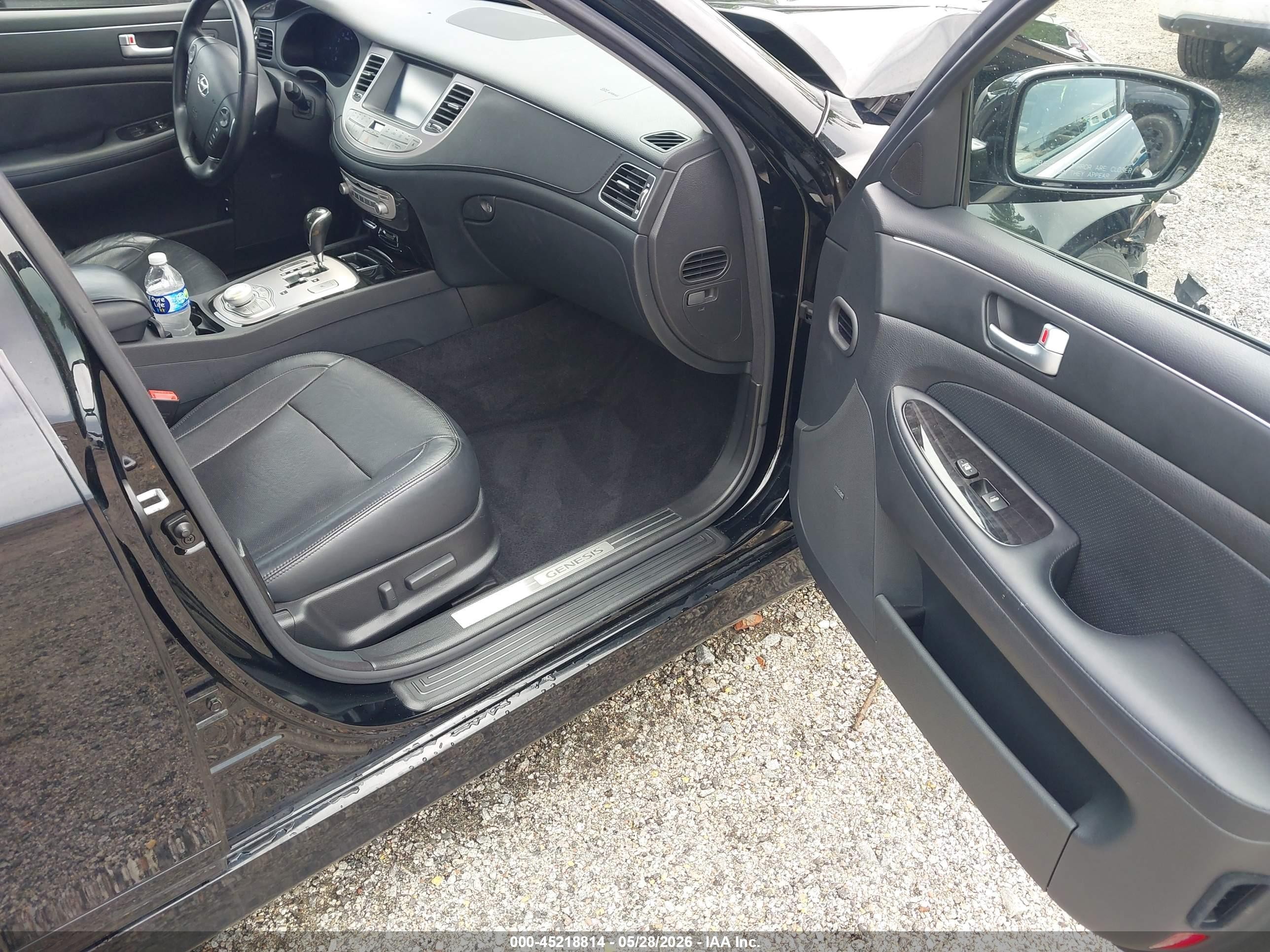 2013 Hyundai Genesis 3.8 Black vin: KMHGC4DD2DU238369