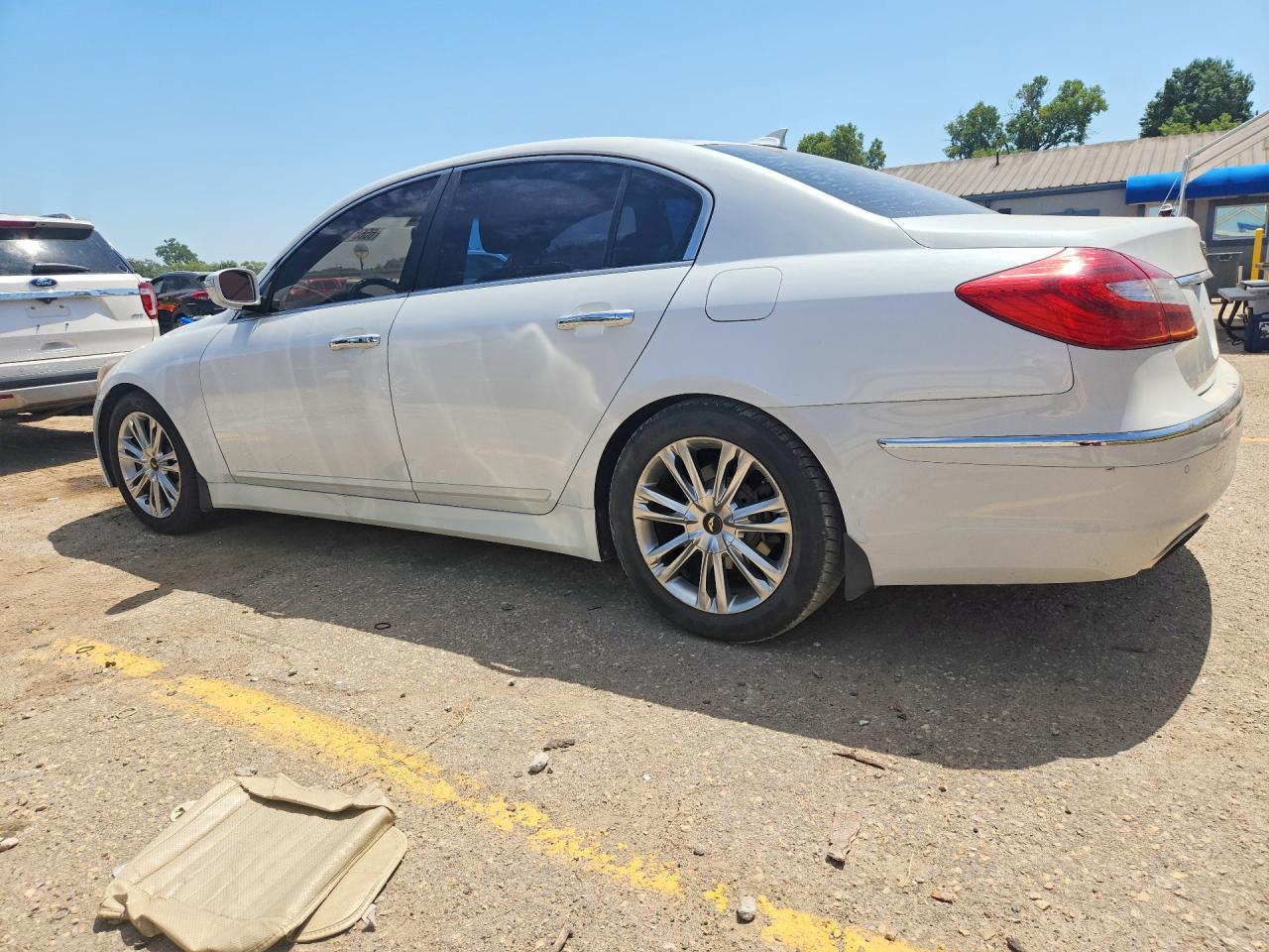 2013 Hyundai Genesis 3.8l White vin: KMHGC4DD2DU240123