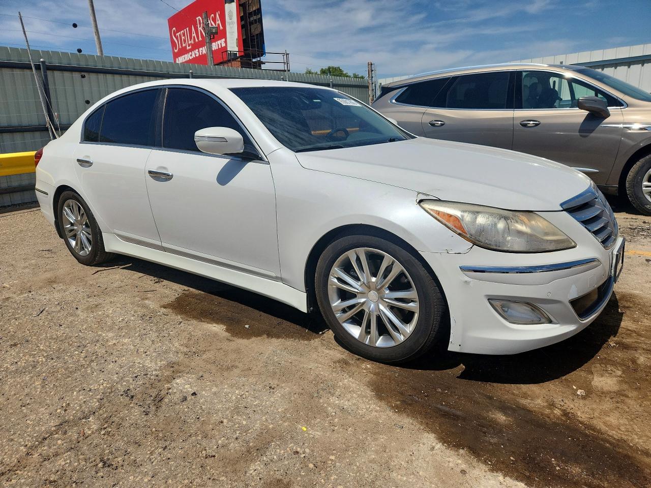 2013 Hyundai Genesis 3.8l White vin: KMHGC4DD2DU240123