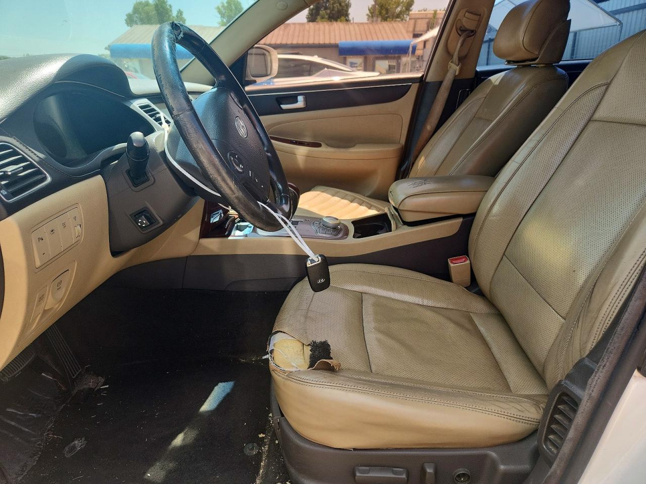 2013 Hyundai Genesis 3.8l White vin: KMHGC4DD2DU240123
