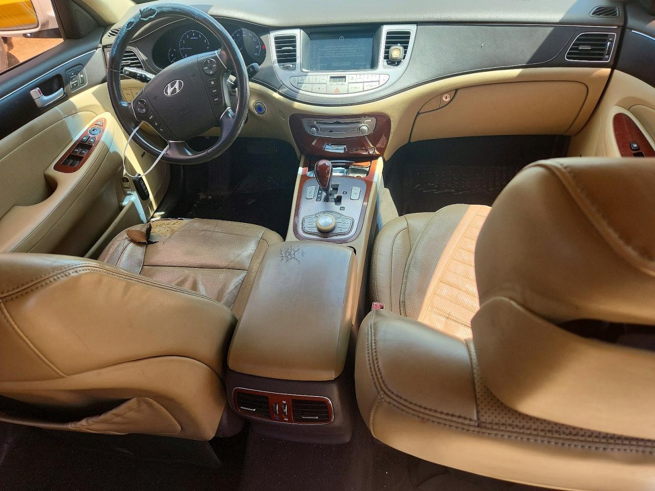 2013 Hyundai Genesis 3.8l White vin: KMHGC4DD2DU240123
