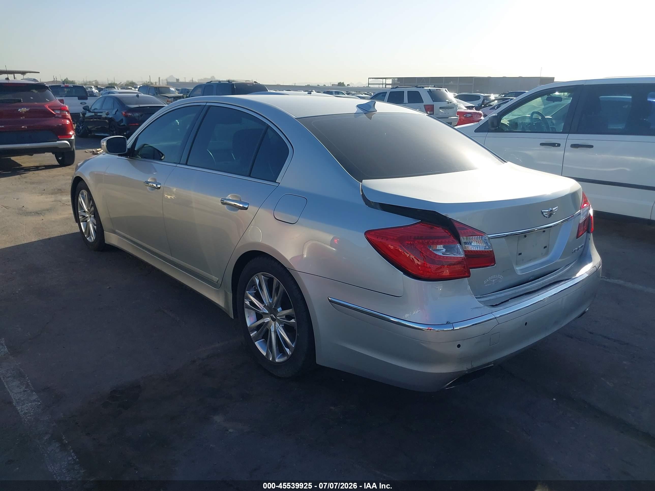 2013 Hyundai Genesis 3.8 Silver vin: KMHGC4DD2DU242518