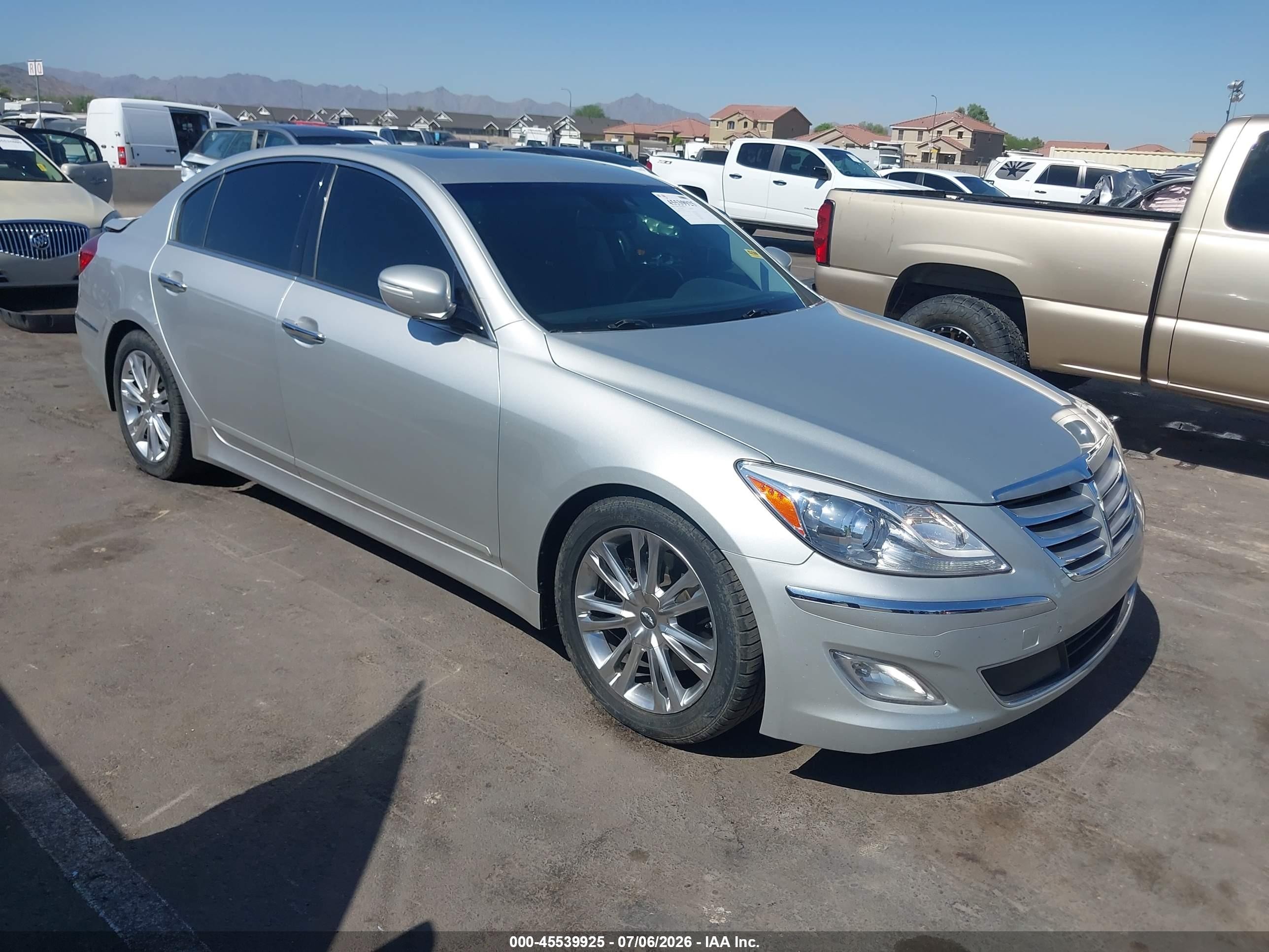2013 Hyundai Genesis 3.8 Silver vin: KMHGC4DD2DU242518