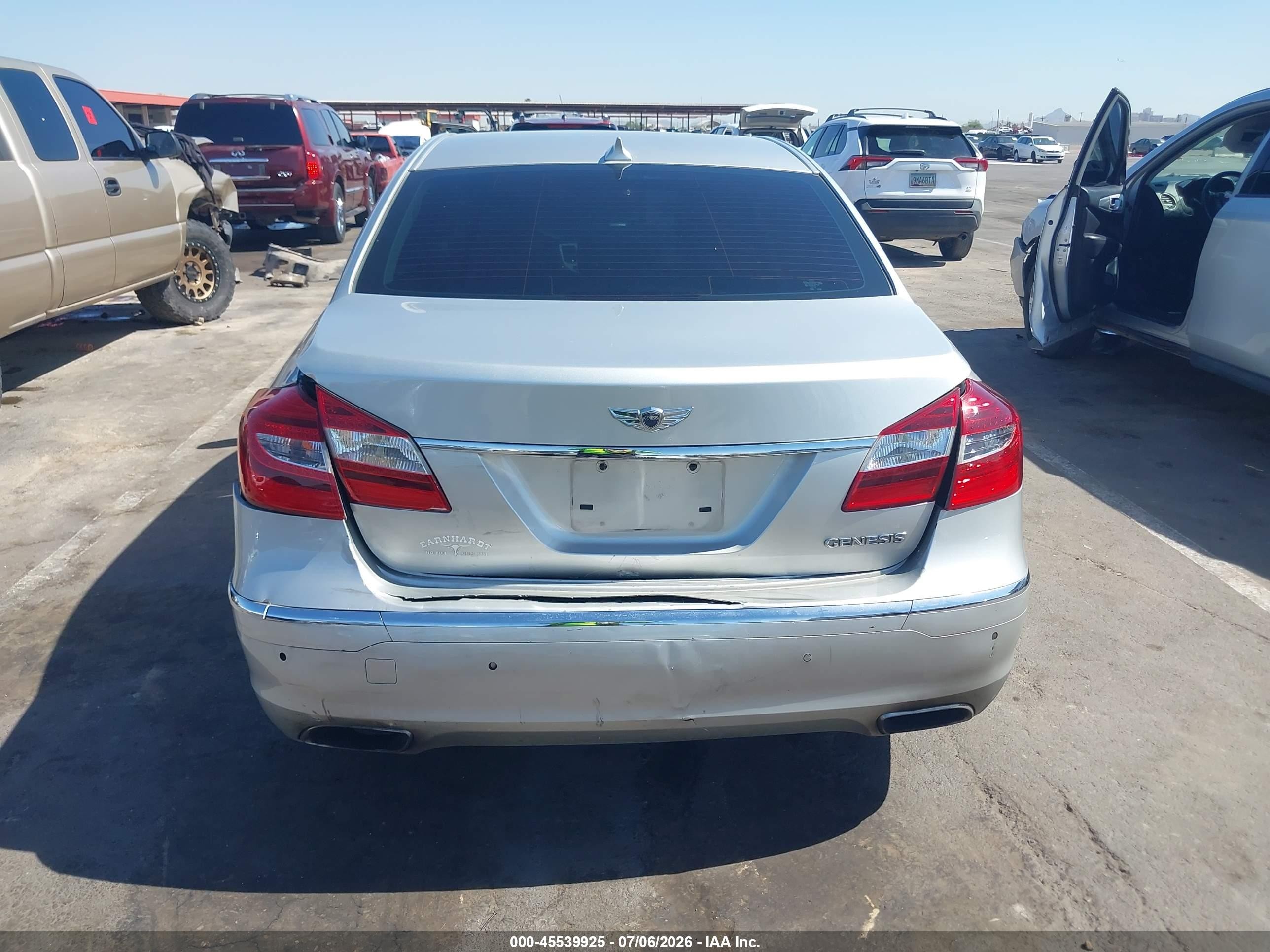2013 Hyundai Genesis 3.8 Silver vin: KMHGC4DD2DU242518