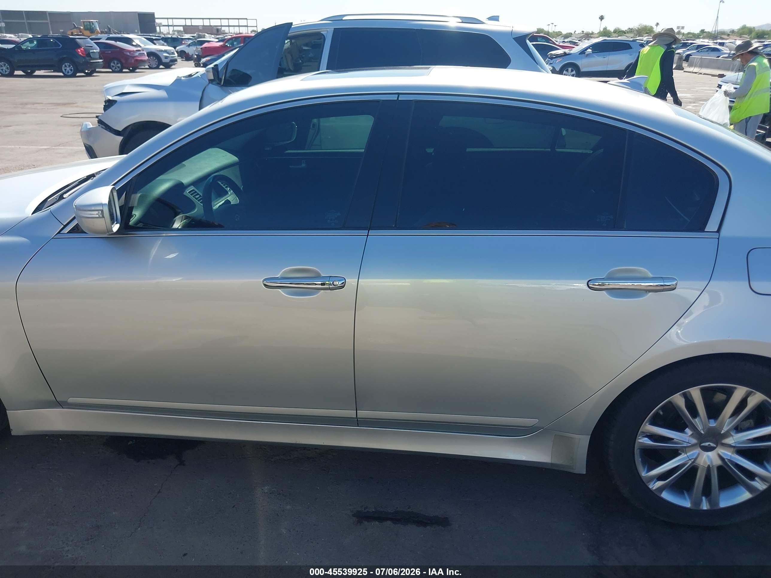 2013 Hyundai Genesis 3.8 Silver vin: KMHGC4DD2DU242518