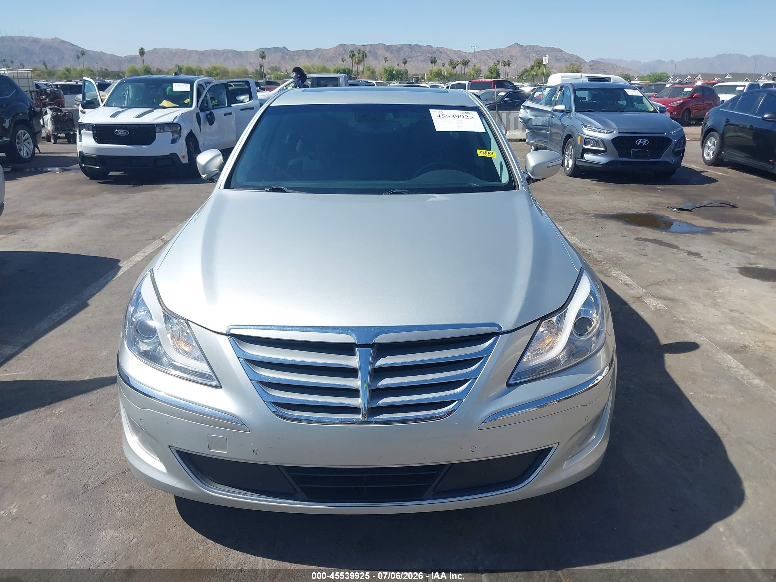 2013 Hyundai Genesis 3.8 Silver vin: KMHGC4DD2DU242518